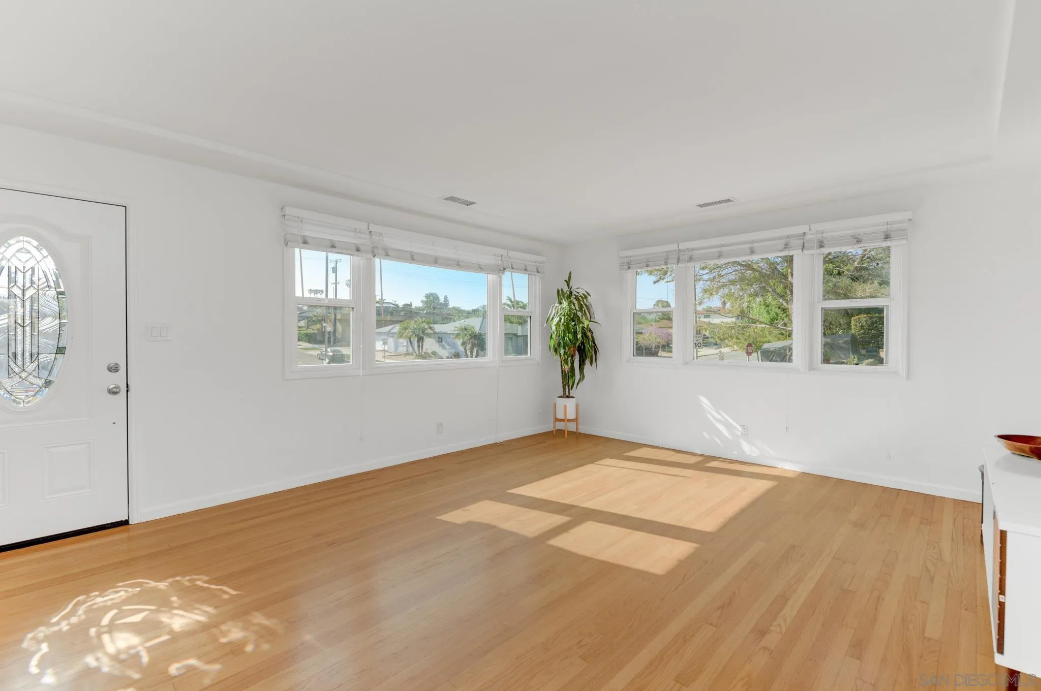 https://cdn.realtyfeed.com/cdn/127/260007369/4cb450f435d3e33c32fa28d6297ad3c3.webp