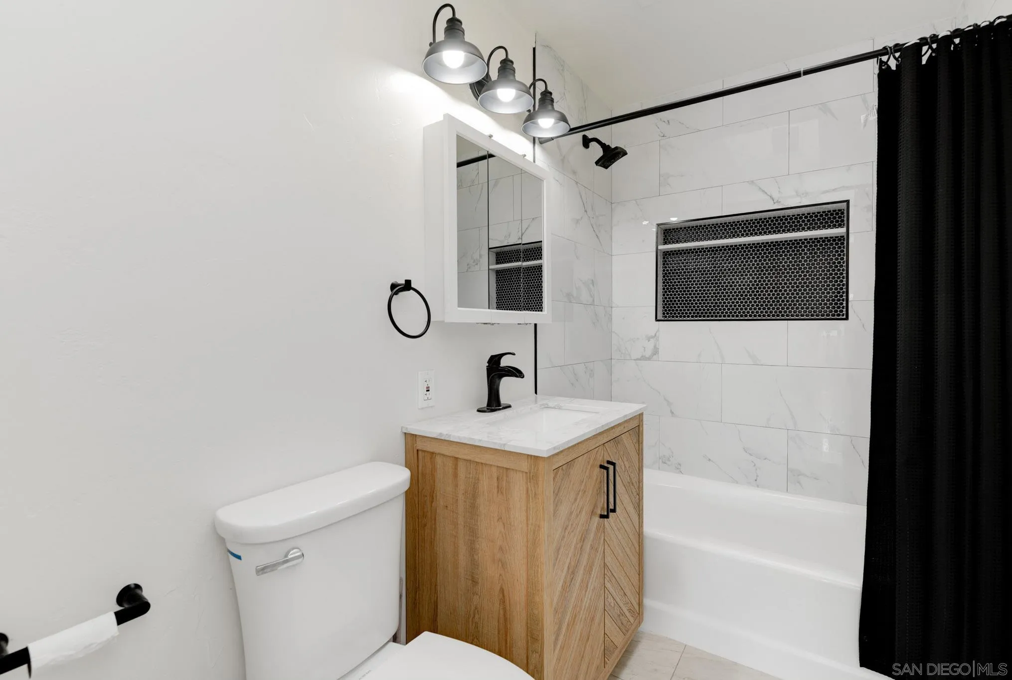 https://cdn.realtyfeed.com/cdn/127/260007369/66b2c6adade61a4705dcff30d4b07cc0.webp