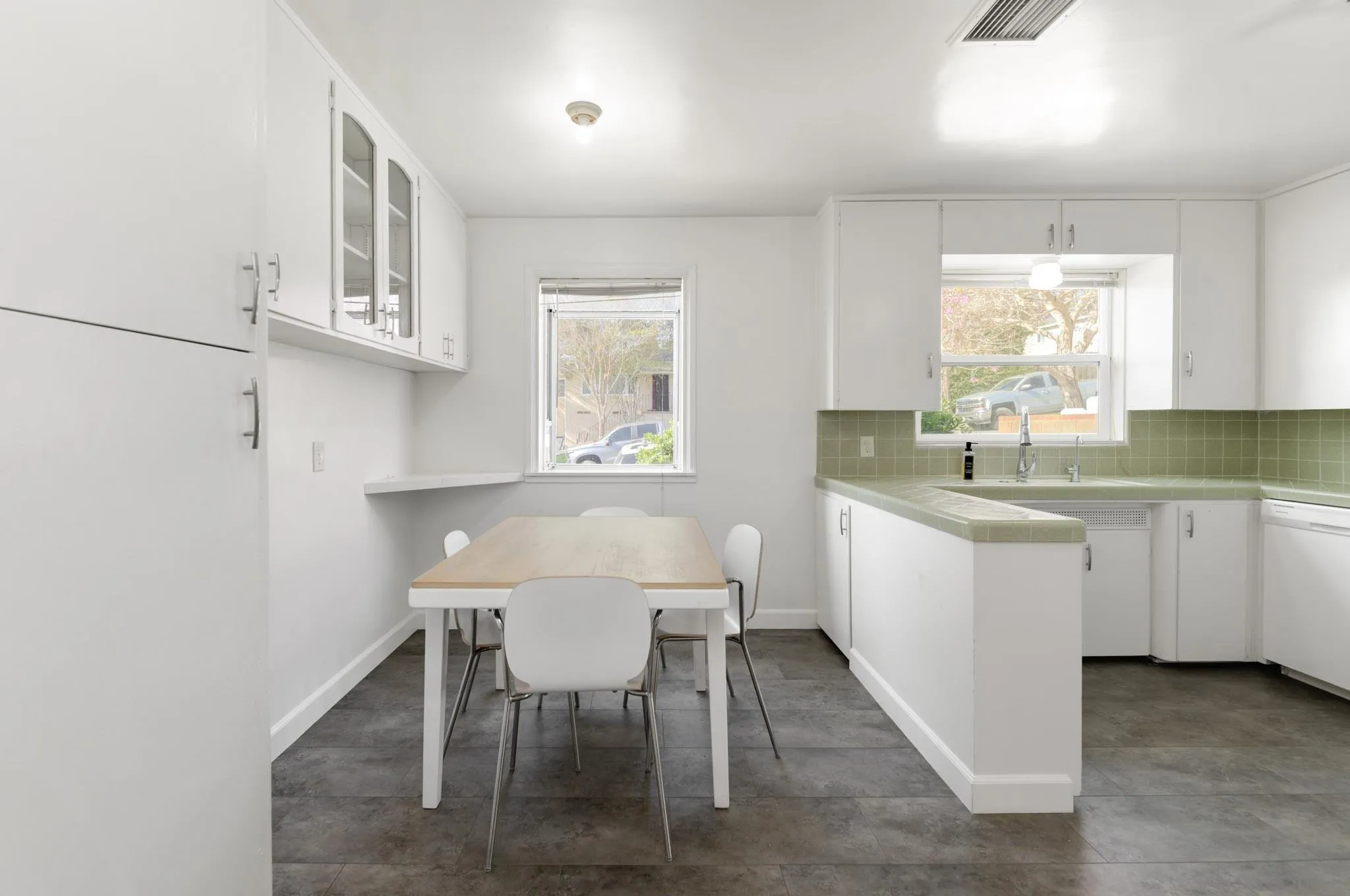 https://cdn.realtyfeed.com/cdn/127/260007369/93017394f539a71159da5b539171b1d2.webp