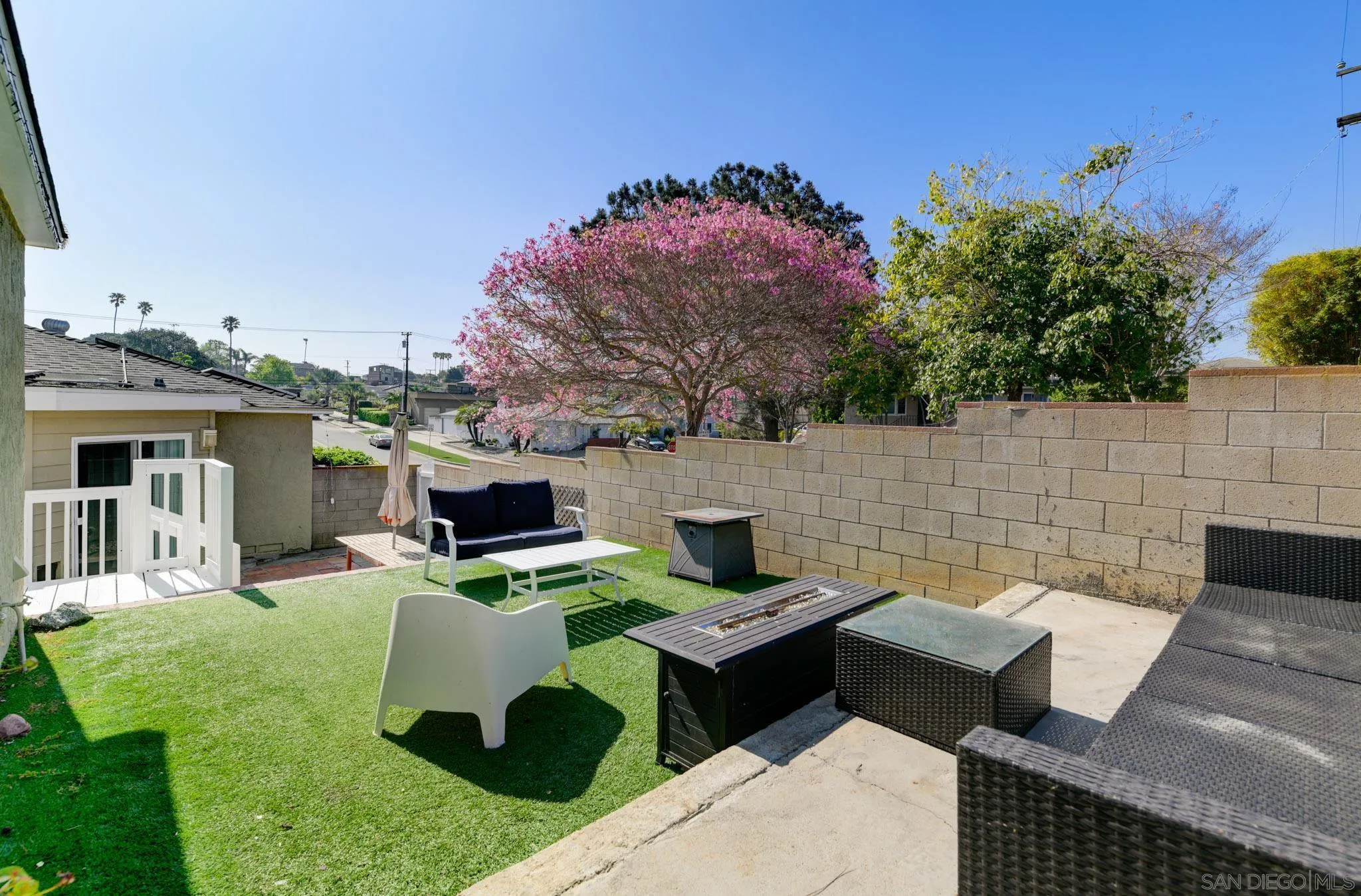 https://cdn.realtyfeed.com/cdn/127/260007369/d4f5d9379be1fe43e71f3d481e11d3a6.webp