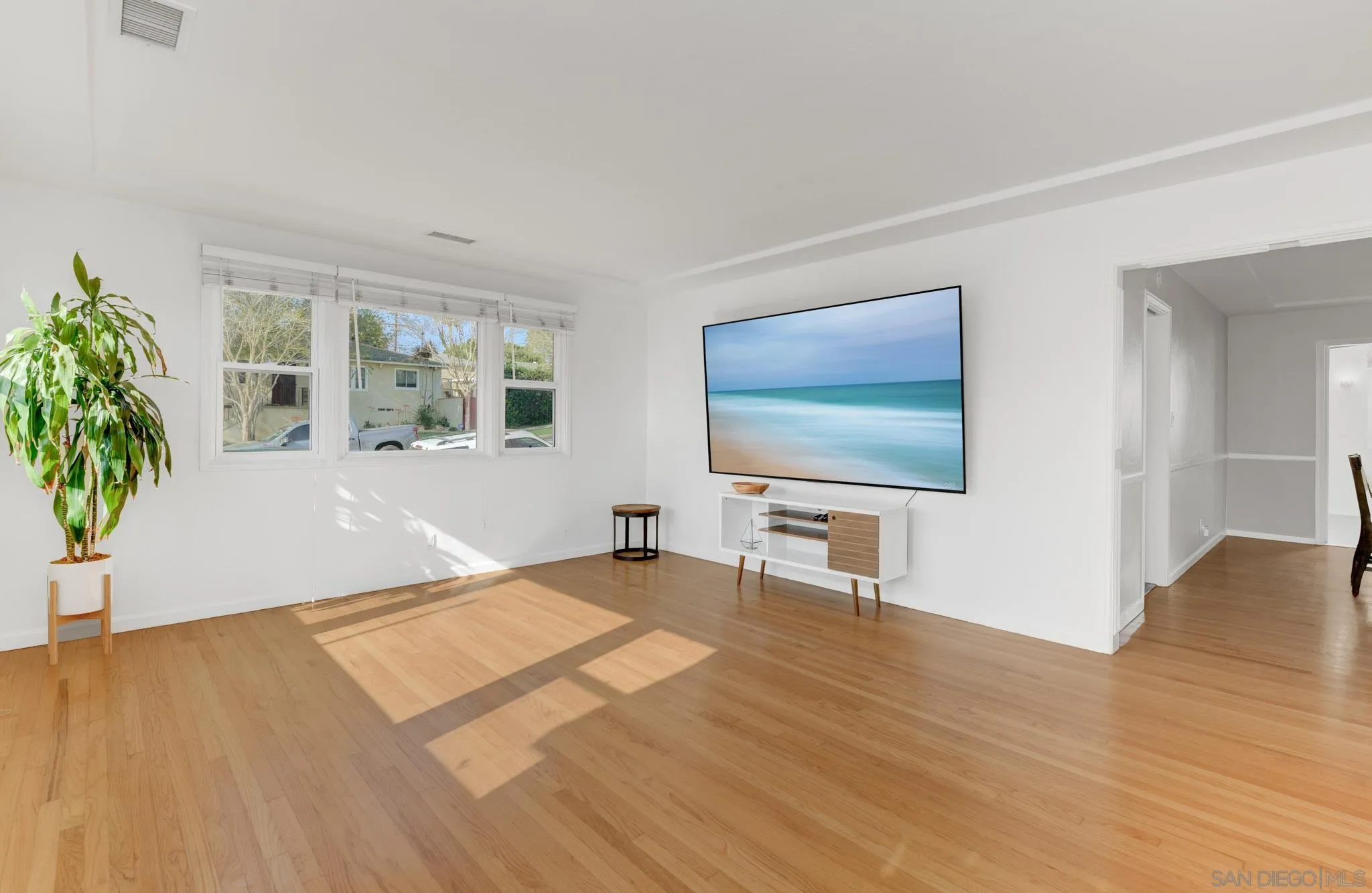 https://cdn.realtyfeed.com/cdn/127/260007369/ec655605602bca11b1484ae67b84b059.webp