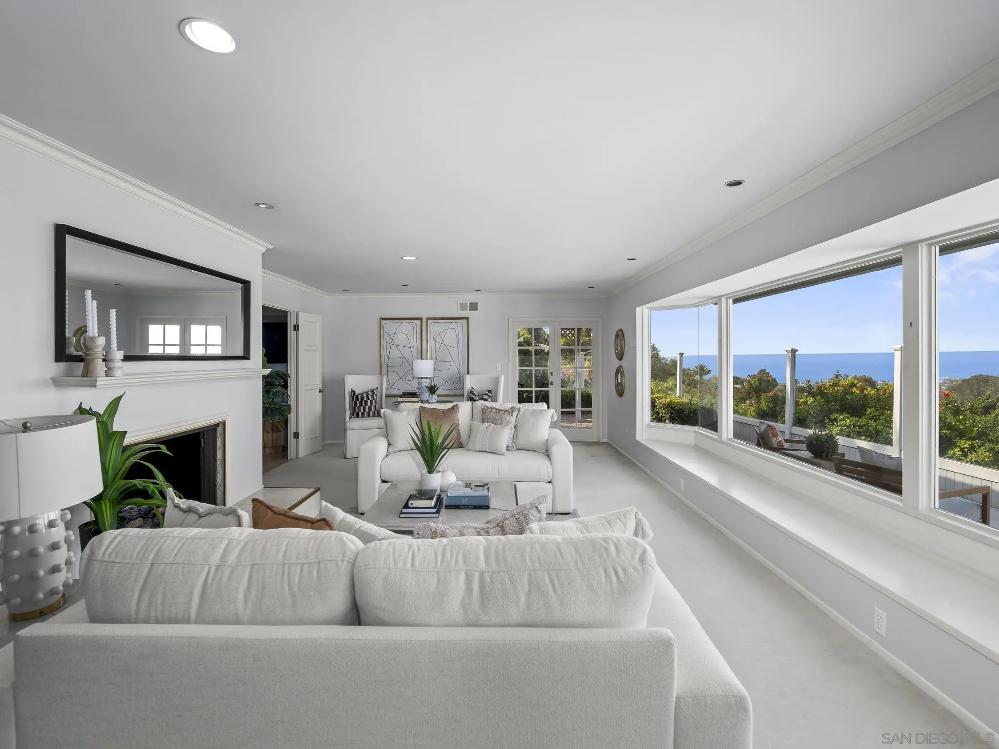 https://cdn.realtyfeed.com/cdn/127/260007373/482253711bfcfb55b5211ec05fefc1de.webp