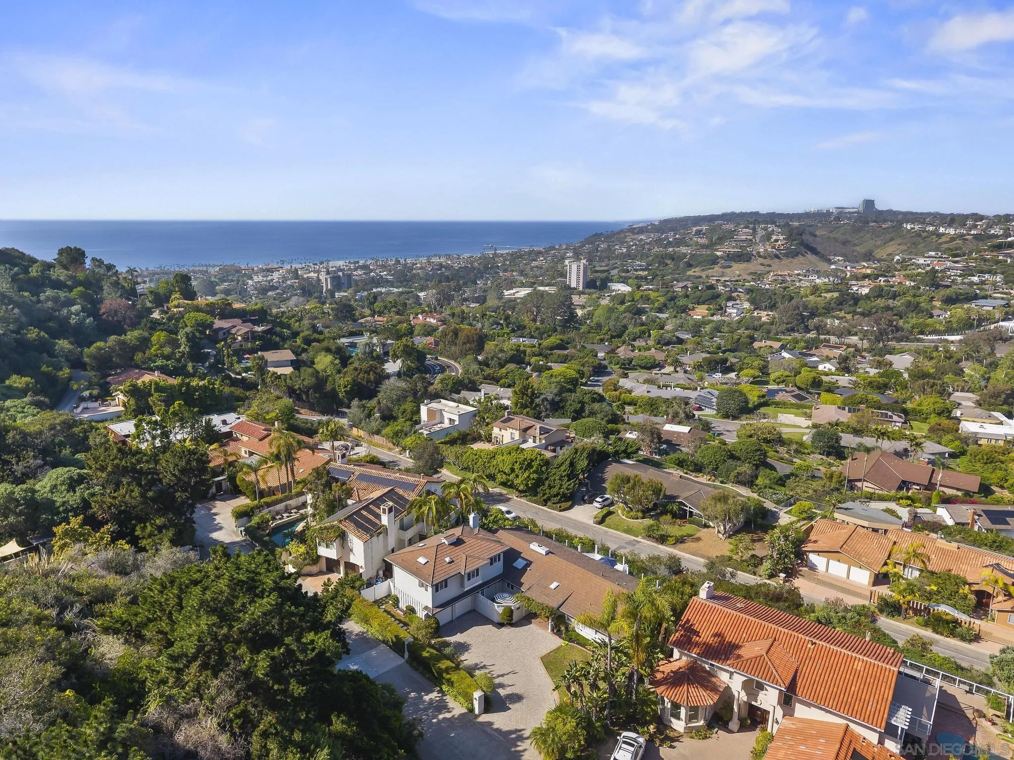 https://cdn.realtyfeed.com/cdn/127/260007373/856f900c0950f4b919873b859db88710.webp