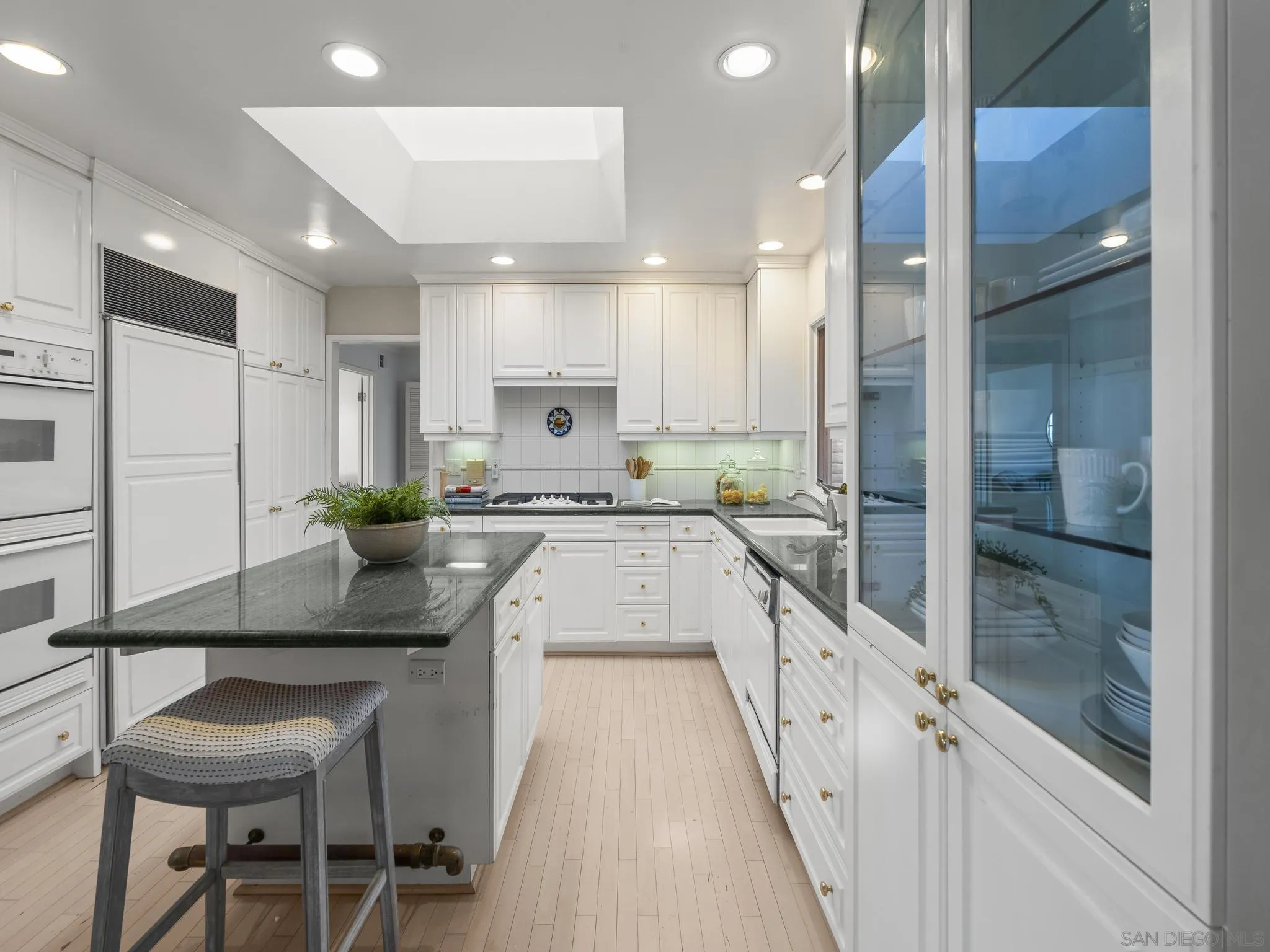 https://cdn.realtyfeed.com/cdn/127/260007373/d12343853f3b43b4aedd52df1a9fad2d.webp