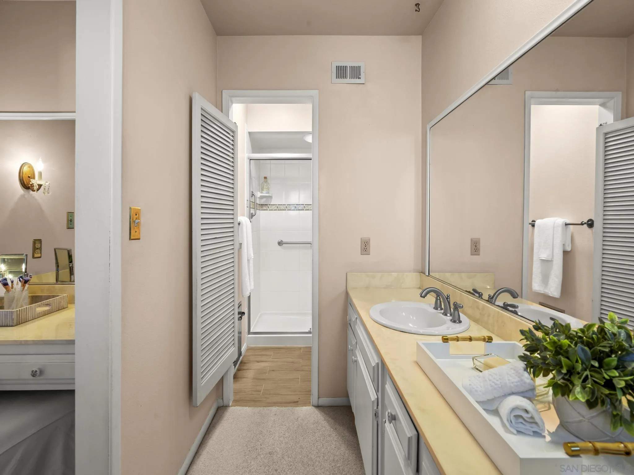 https://cdn.realtyfeed.com/cdn/127/260007373/d418aba9f156ee6f12ce37b9cb8c4667.webp
