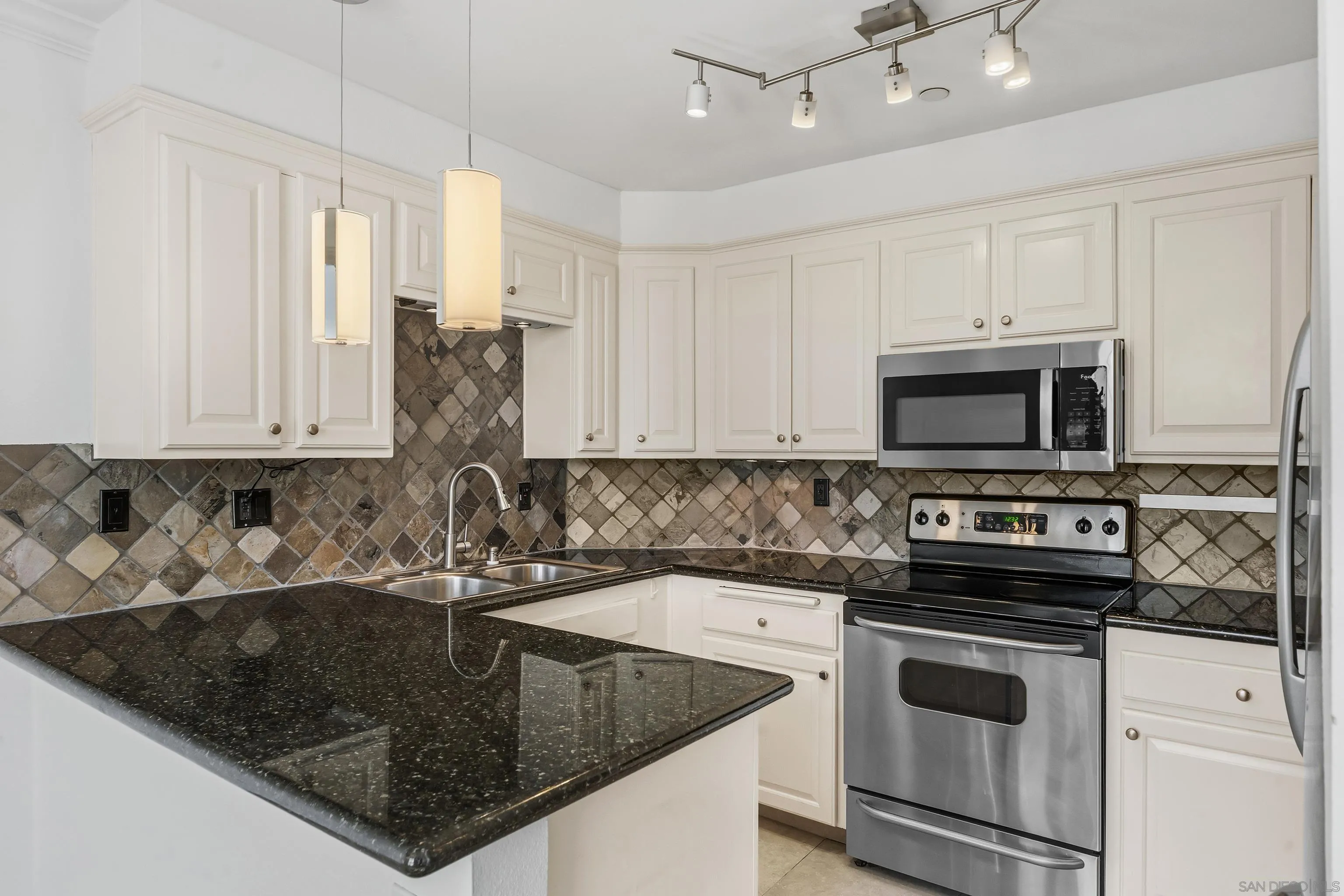 Photo #11: 260007381 Listing: Photo #11