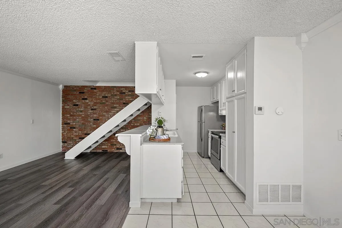 https://cdn.realtyfeed.com/cdn/127/260007388/1602be800fca92e65af93ebce0fa2c51.webp
