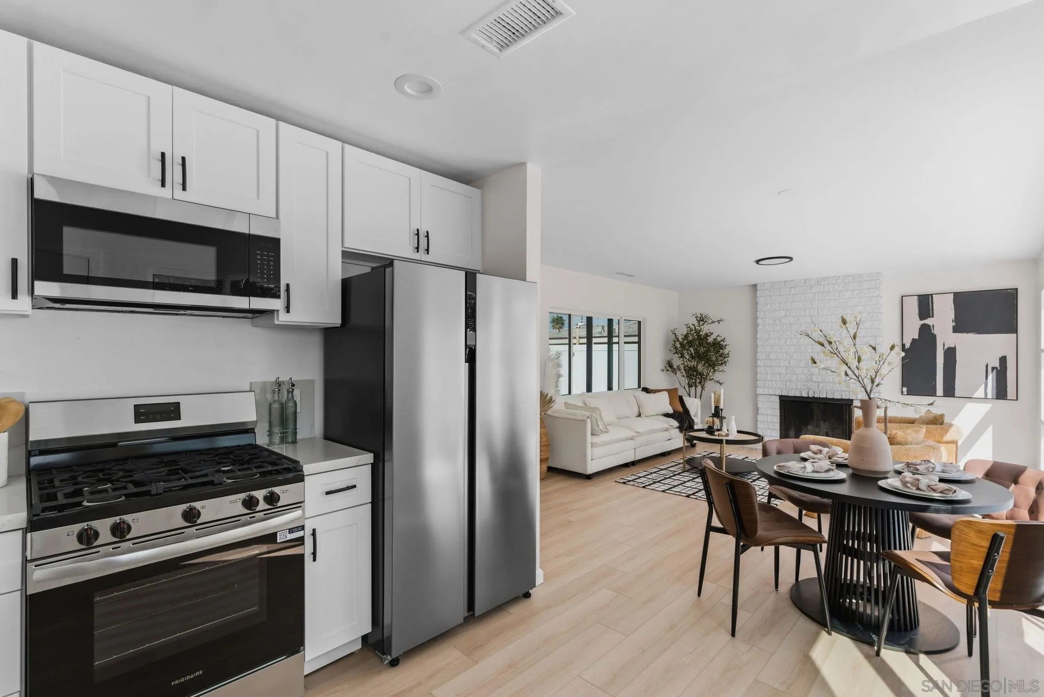 https://cdn.realtyfeed.com/cdn/127/260007400/24ce759a8cc3d447e038109892e45594.webp