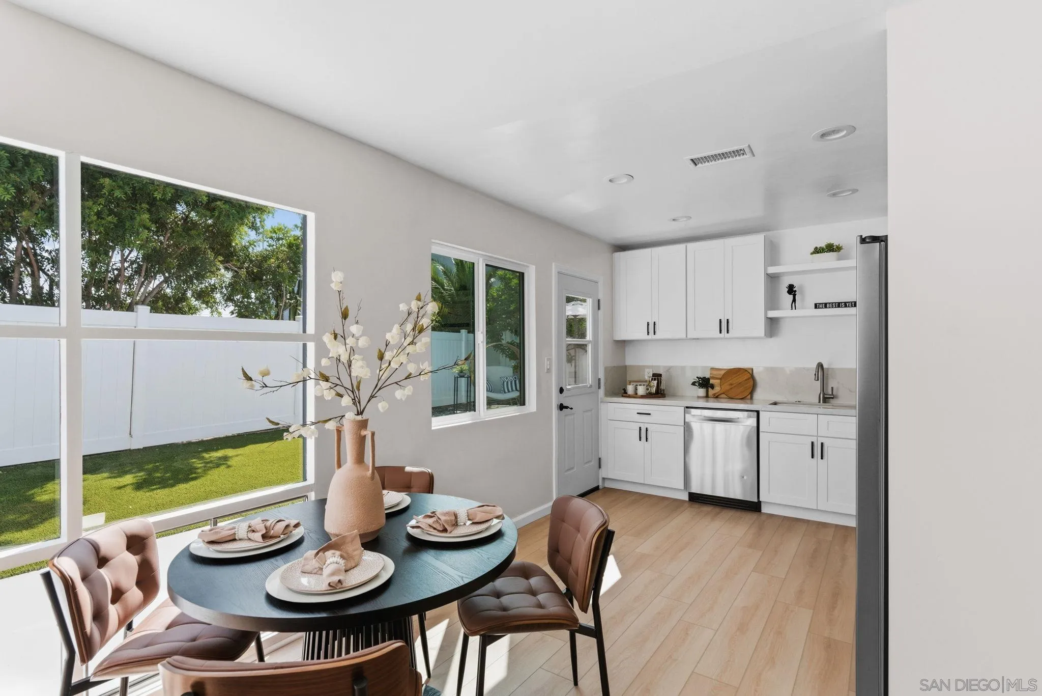 https://cdn.realtyfeed.com/cdn/127/260007400/652e2bb317dc4a8c58f3978e788b342a.webp