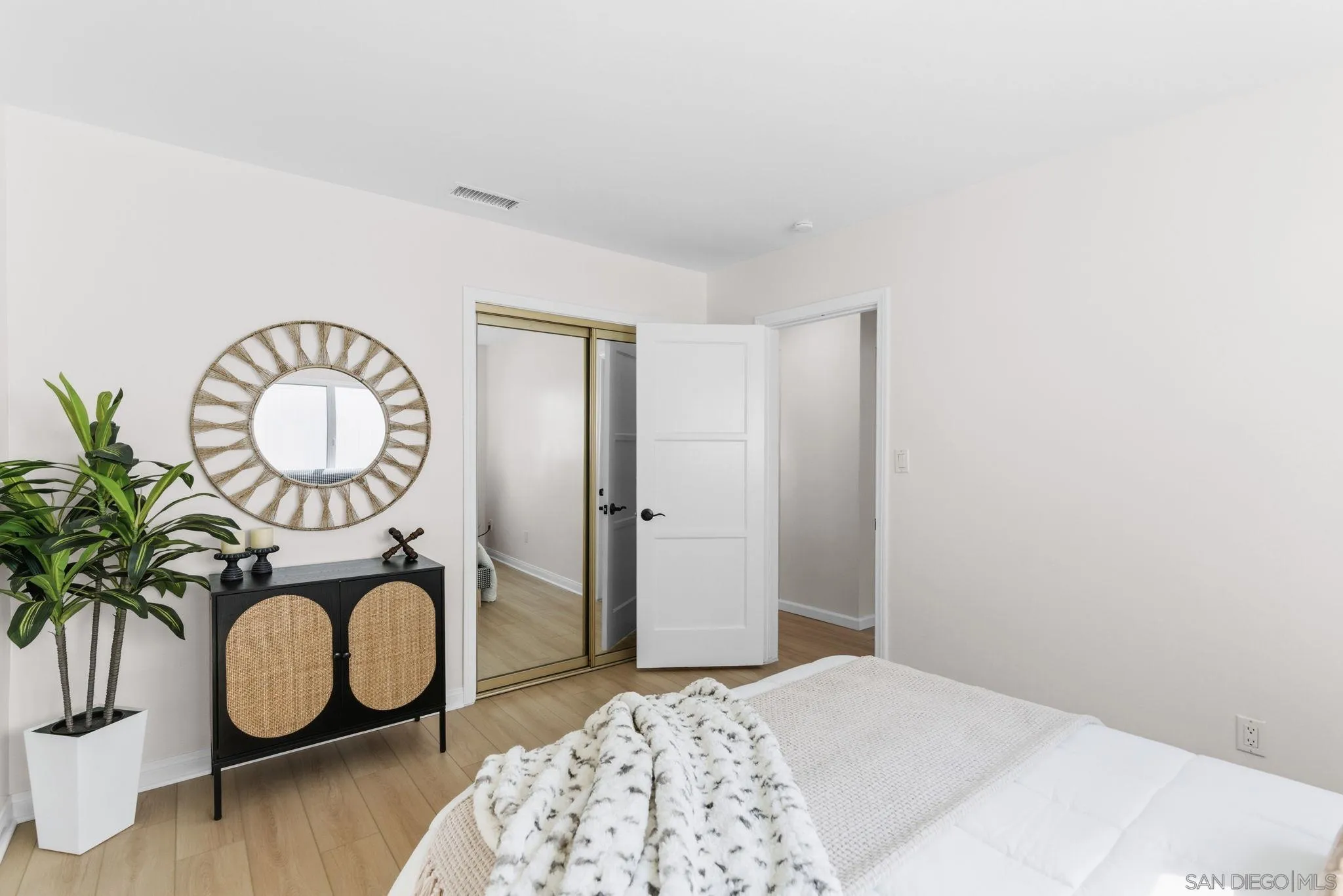 https://cdn.realtyfeed.com/cdn/127/260007400/c4c2909496d1ab875a1902b5b9a81d31.webp