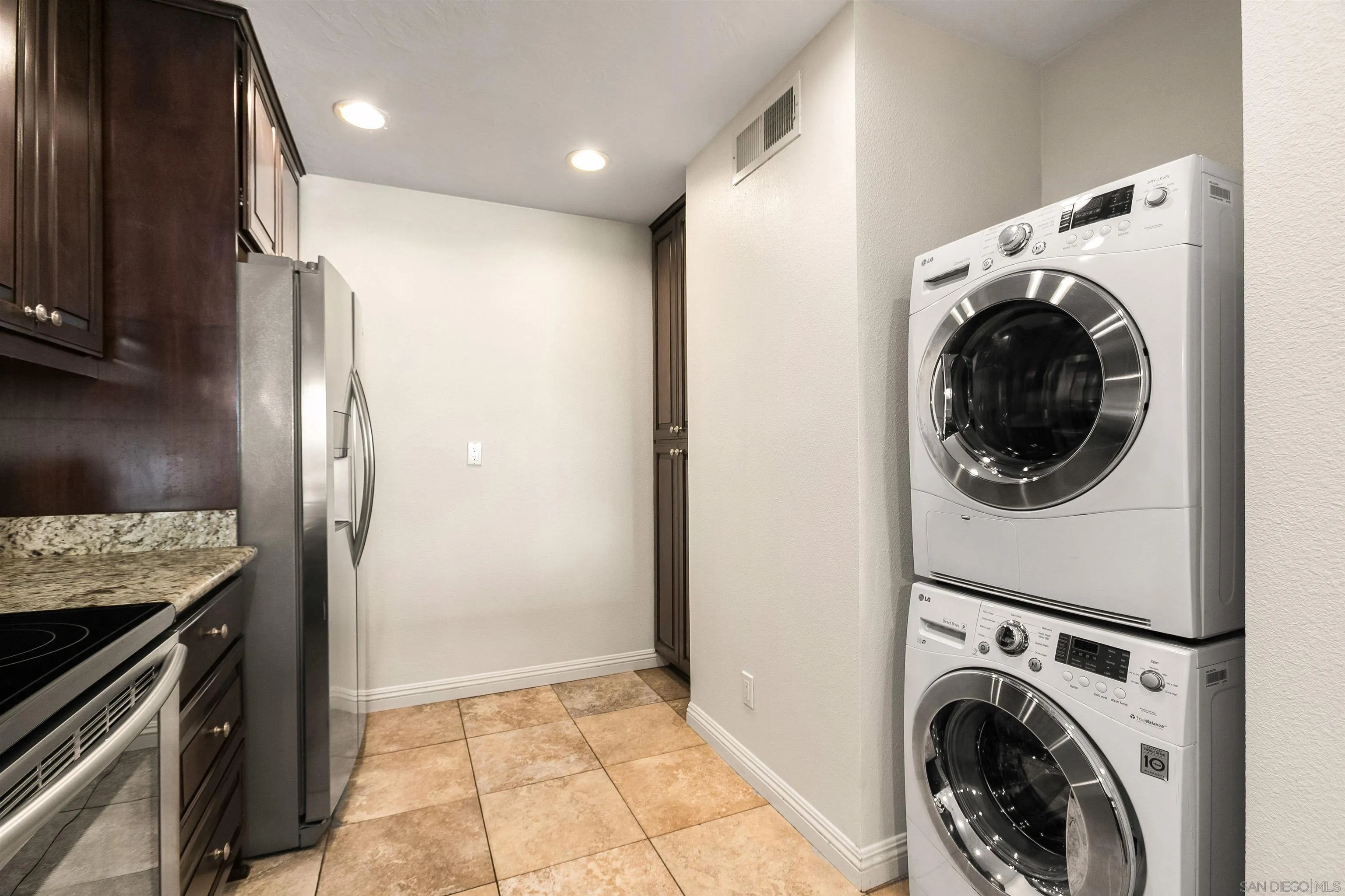 Photo #8: 260007405 Listing: Photo #8