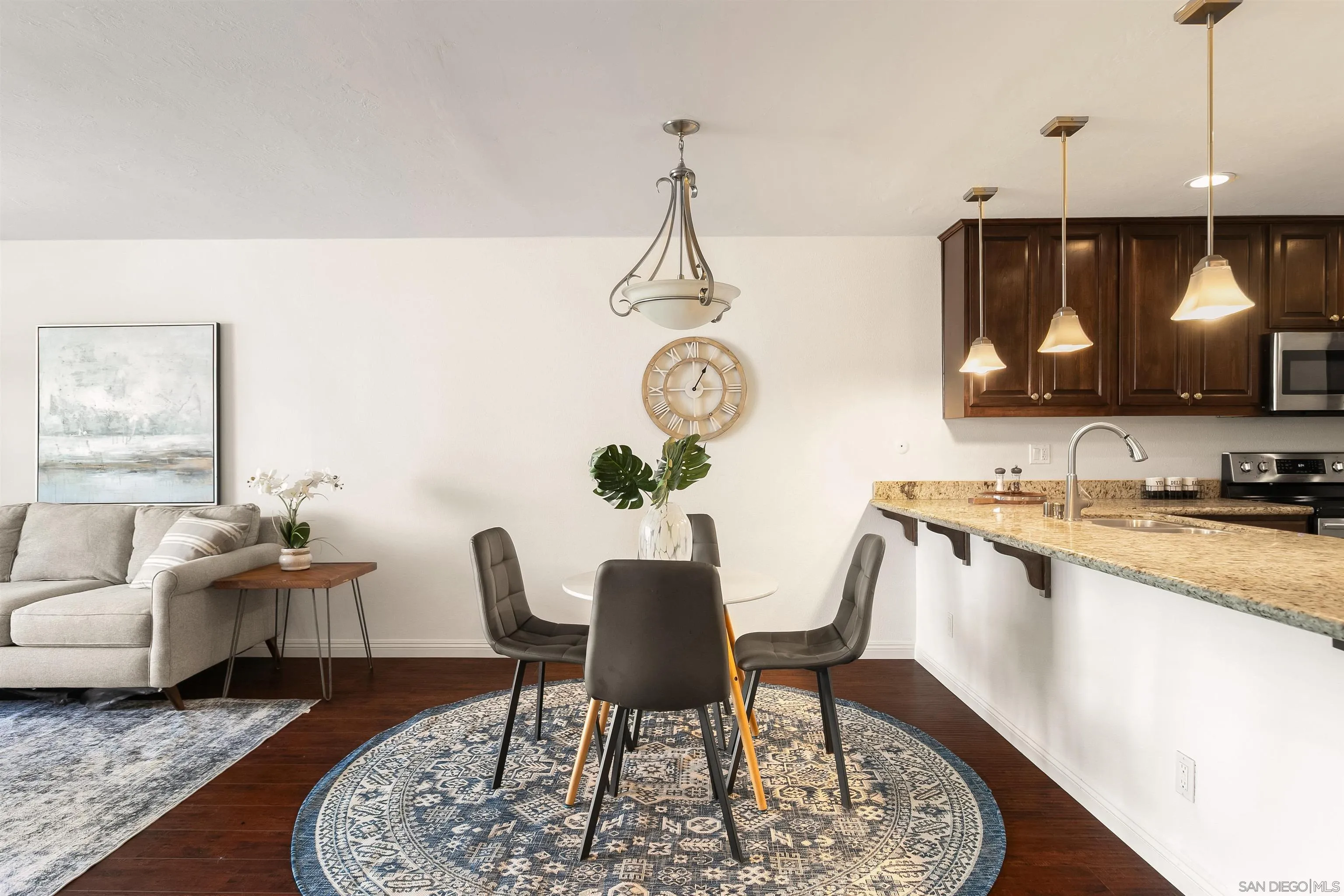 Photo #5: 260007405 Listing: Photo #5