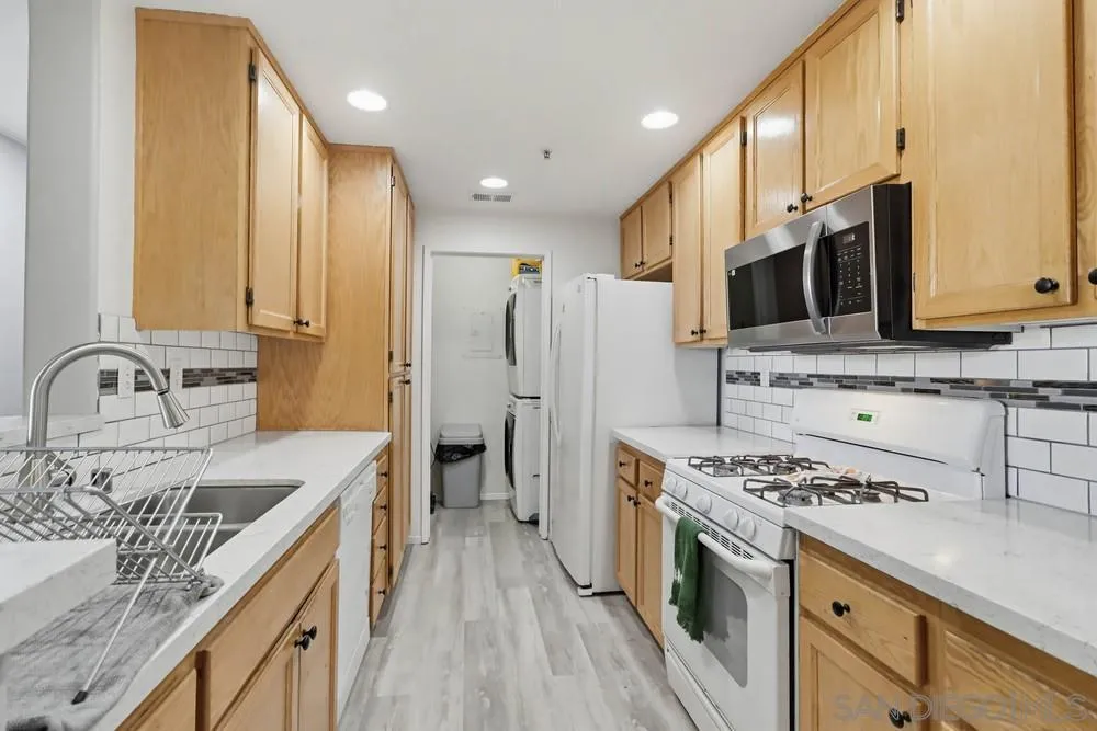 Photo #13: 260007408 Listing: Photo #13