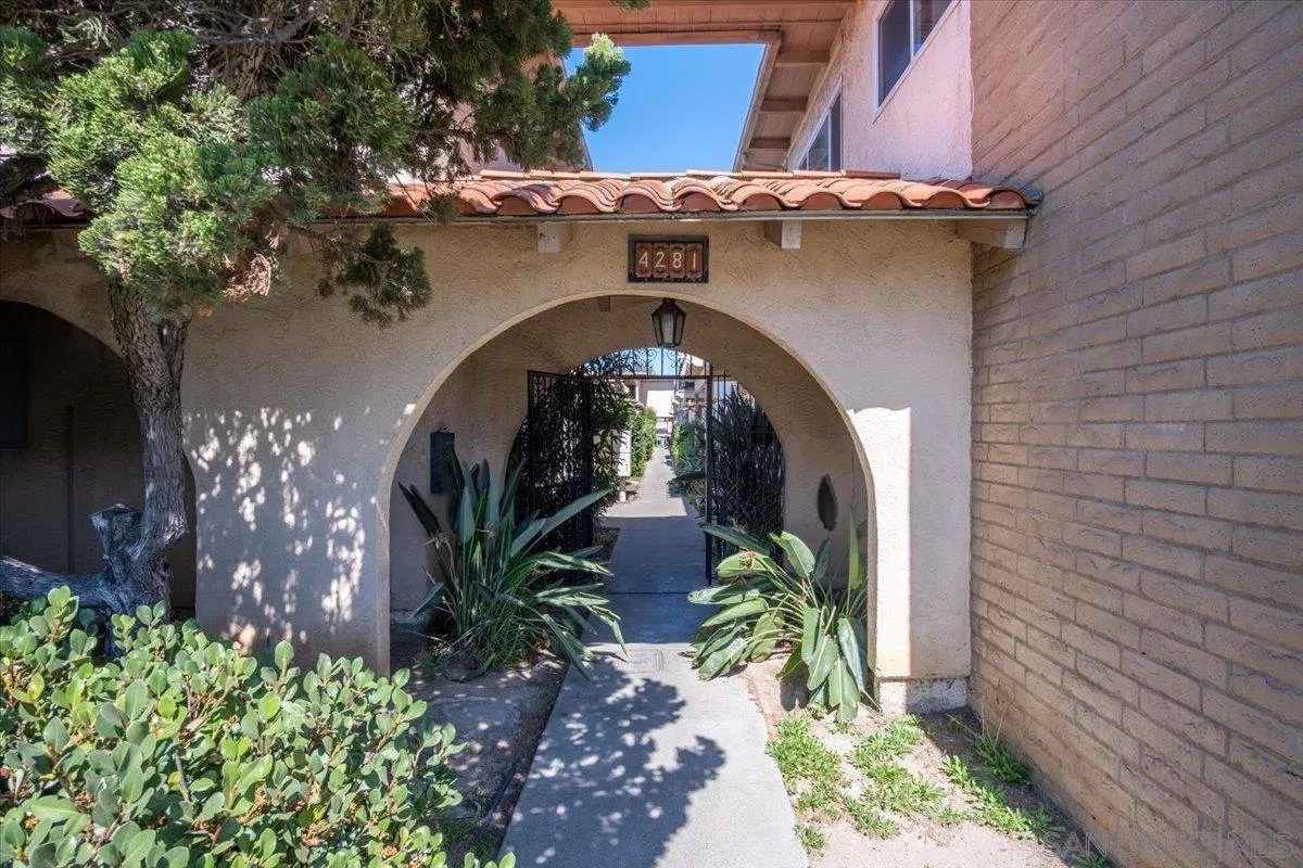 https://cdn.realtyfeed.com/cdn/127/260007413/28cfa0e7258e93845ce62f614ecaa43c.webp