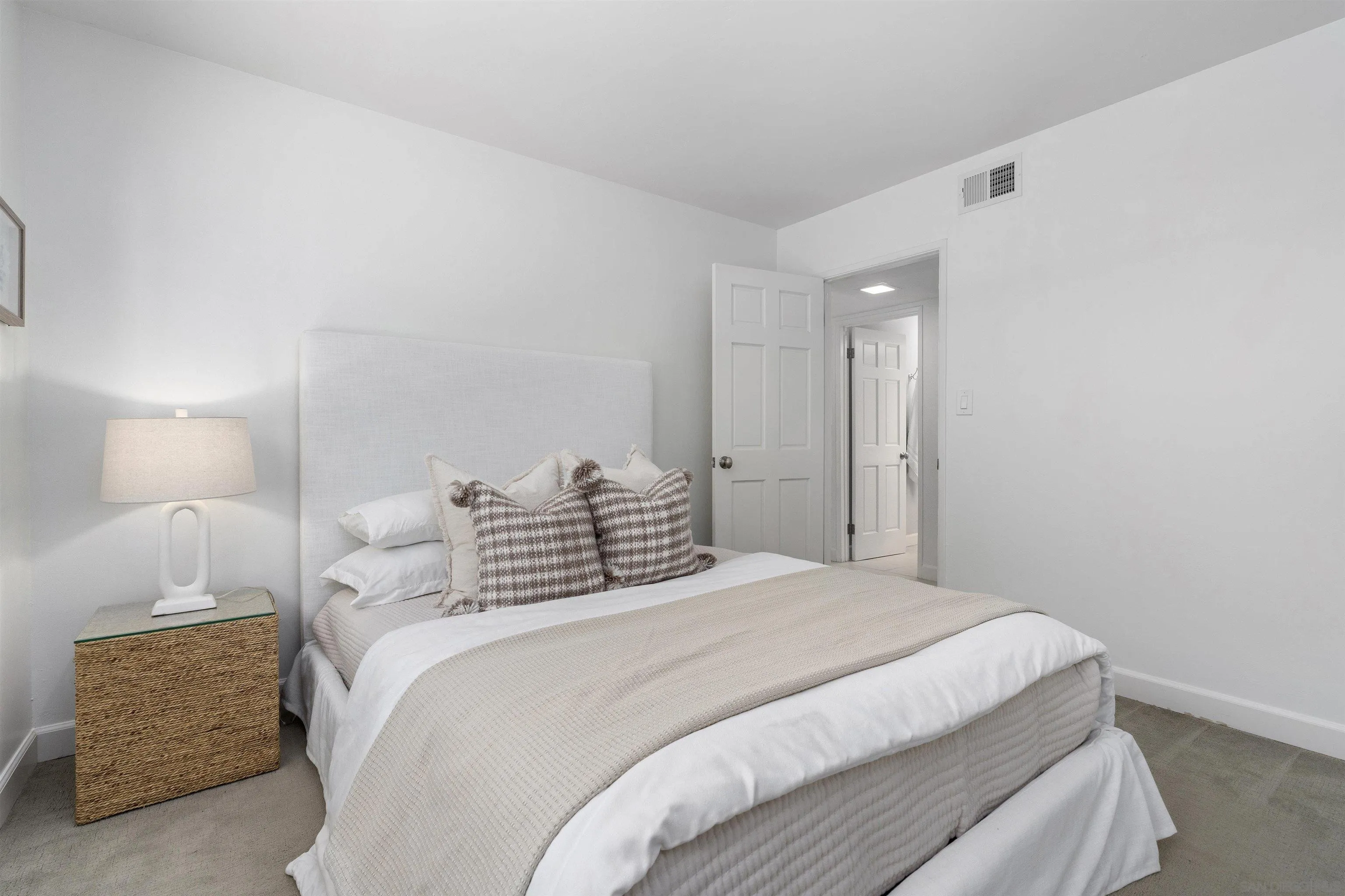 https://cdn.realtyfeed.com/cdn/127/260007415/44679f056bea0d3b9ac71030eb2906e3.webp