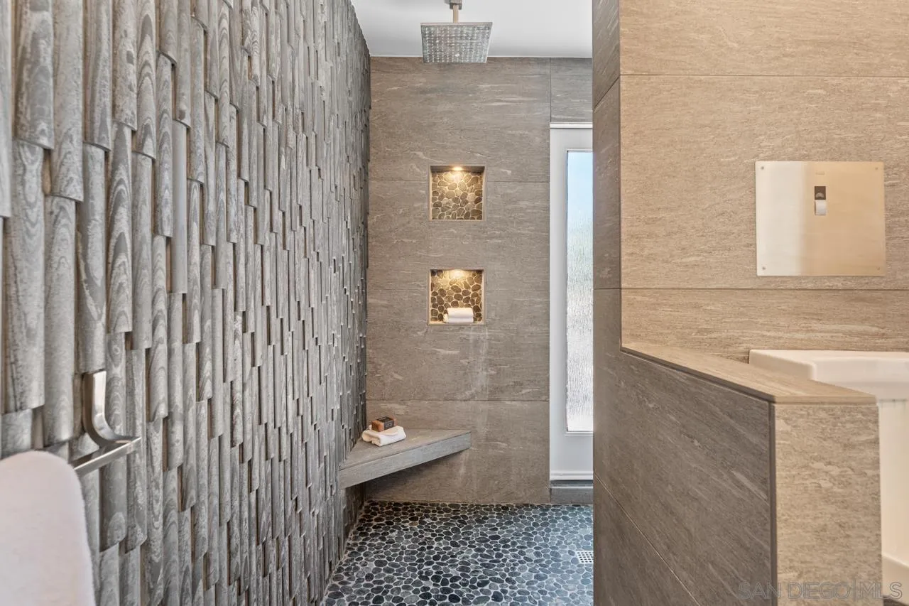 https://cdn.realtyfeed.com/cdn/127/260007416/c3d52b81bcc61cad3d782300d585aeb0.webp