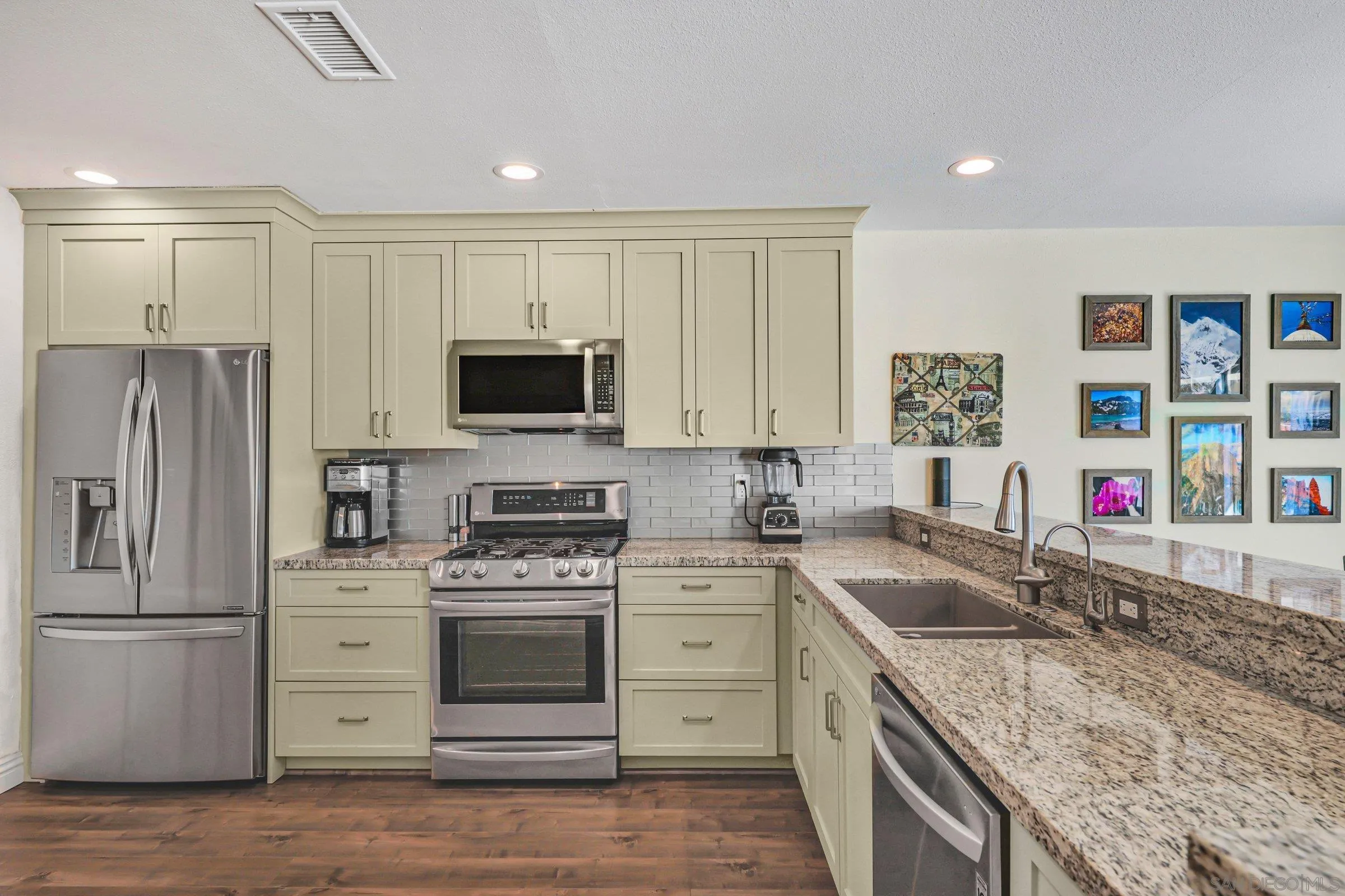 Photo #1: 260007420 Listing: Photo #1