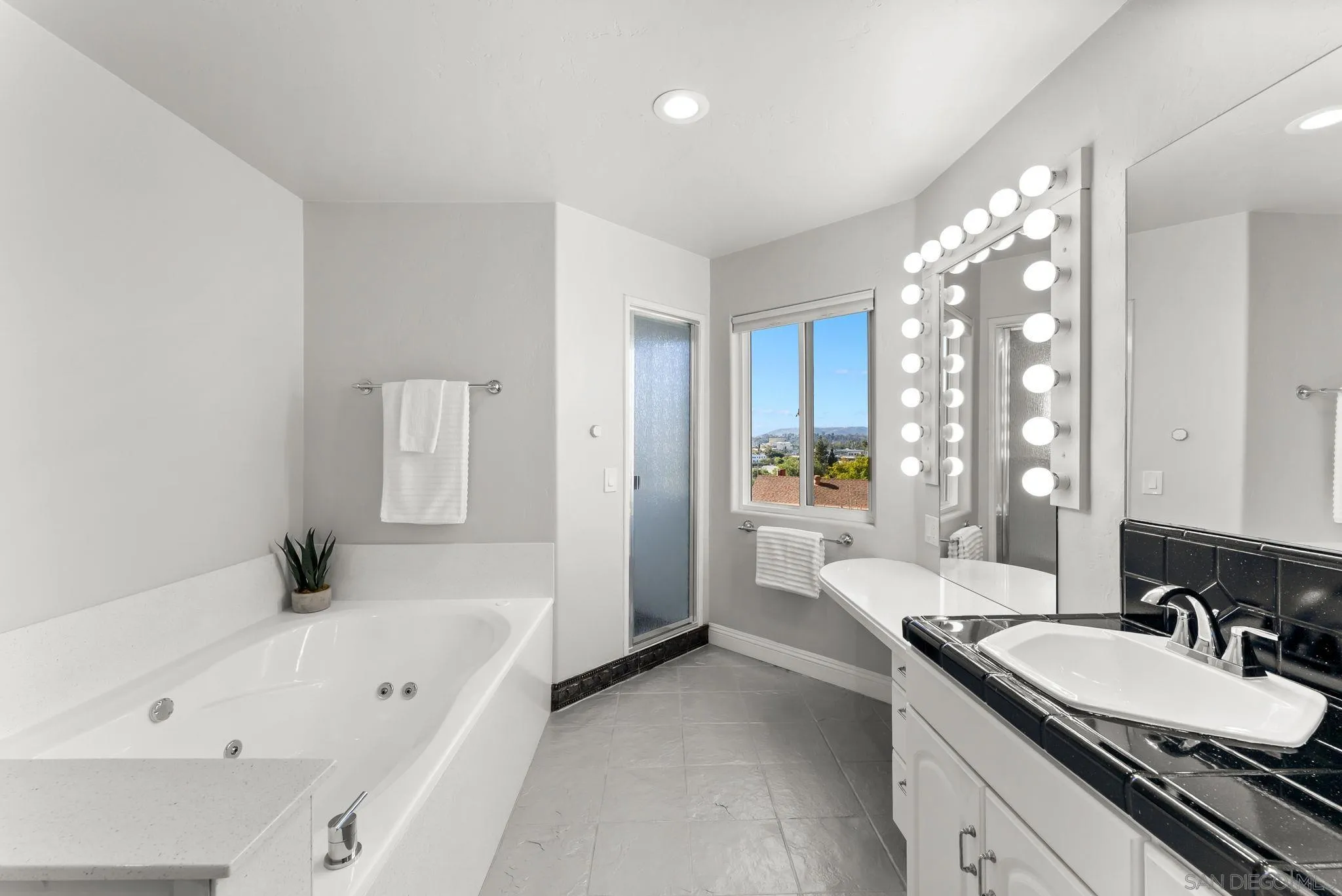 https://cdn.realtyfeed.com/cdn/127/260007425/bd0abeb51ad40874d9cd798987961271.webp