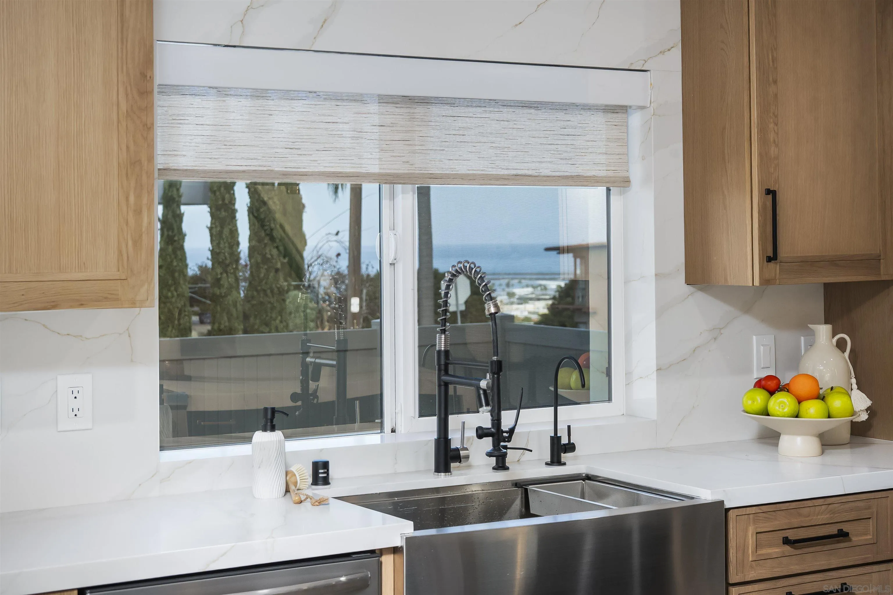 https://cdn.realtyfeed.com/cdn/127/260007428/06c1752d087c99717af0afb0d9feea4f.webp