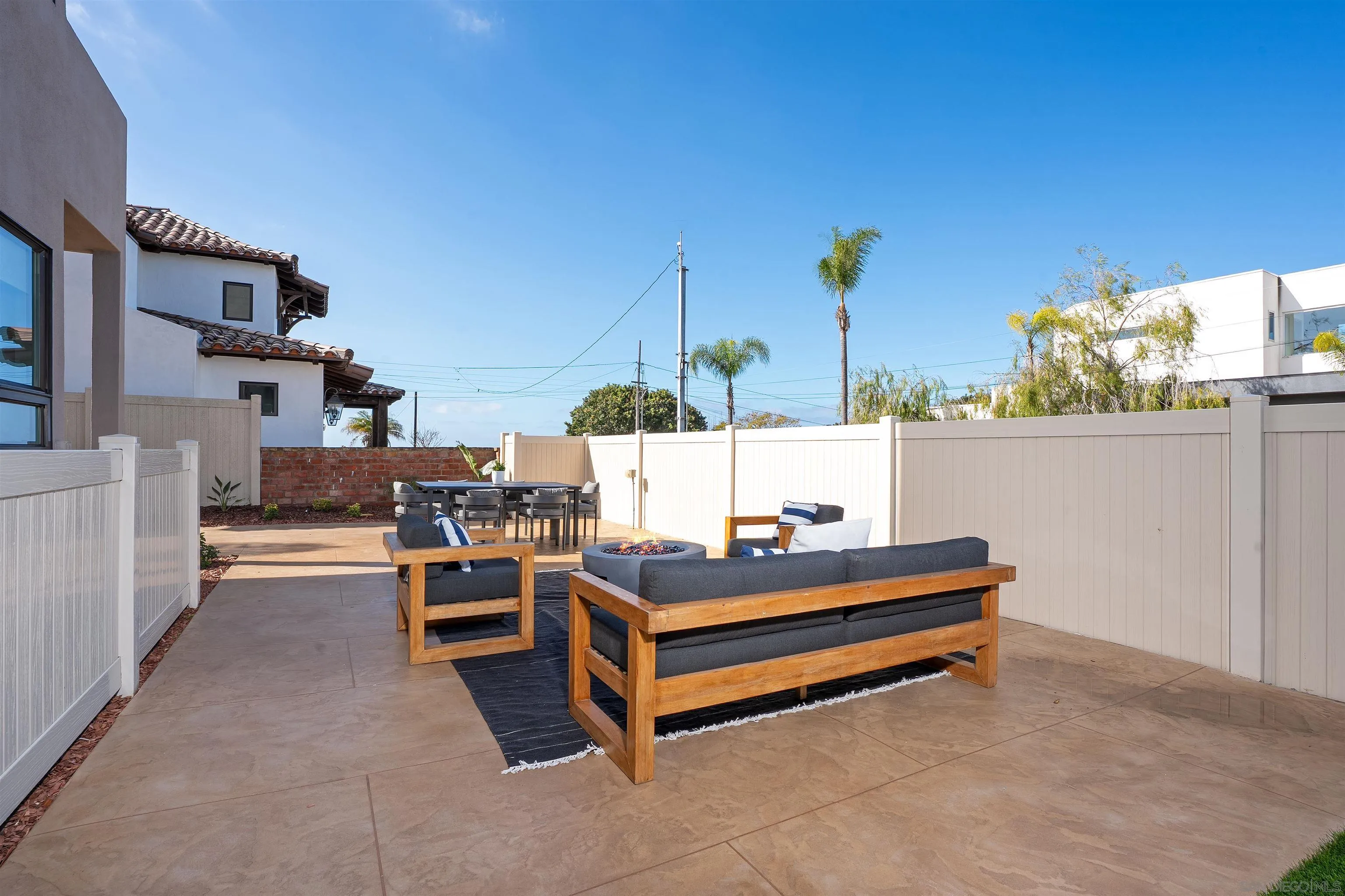 https://cdn.realtyfeed.com/cdn/127/260007428/570b1b04f8a69d5b7dd1bcb025643436.webp