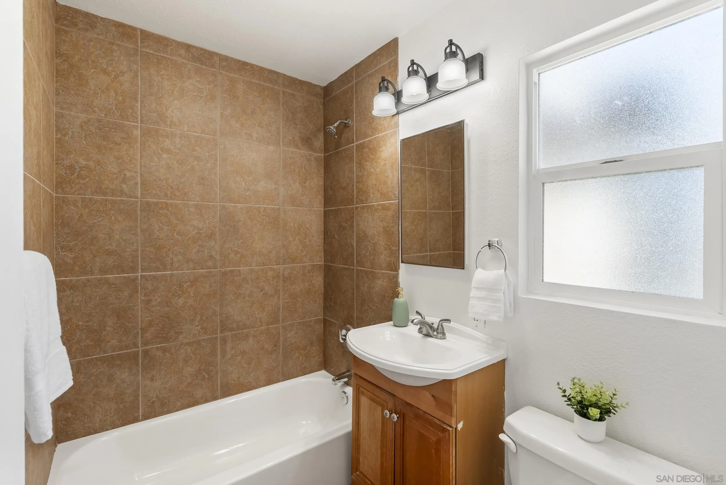 https://cdn.realtyfeed.com/cdn/127/260007431/83f2ba8e64874de635ef73f0be152127.webp