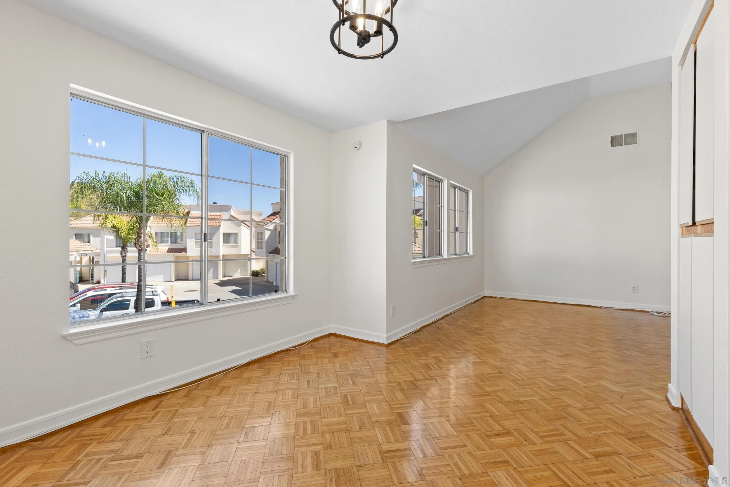 Photo #7: 260007437 Listing: Photo #7