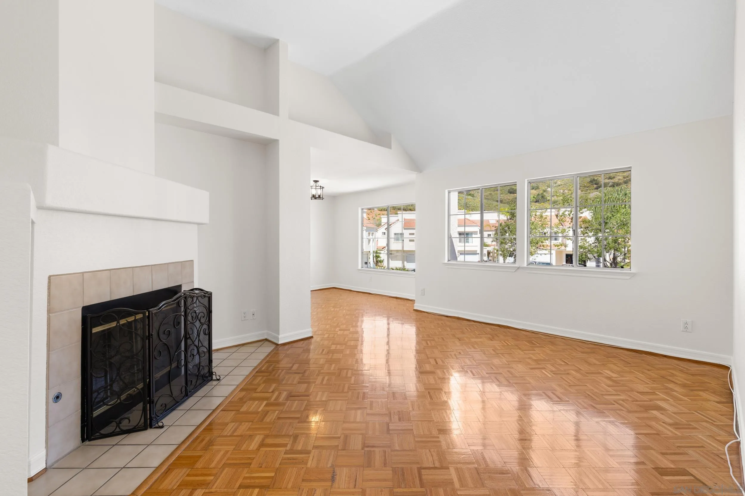 Photo #4: 260007437 Listing: Photo #4
