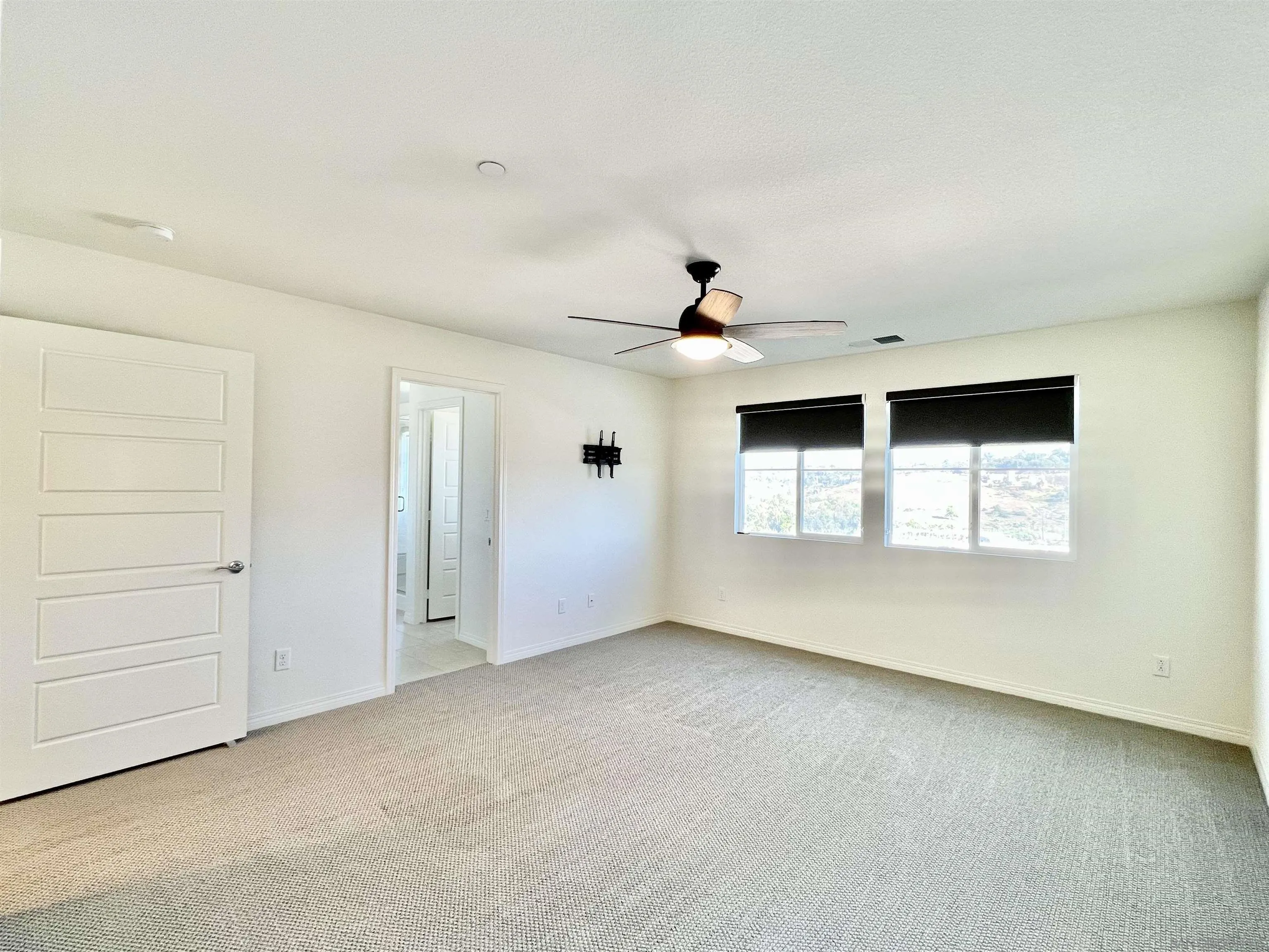 https://cdn.realtyfeed.com/cdn/127/260007440/6c9dc086f57b2a90c59994f65363bf80.webp