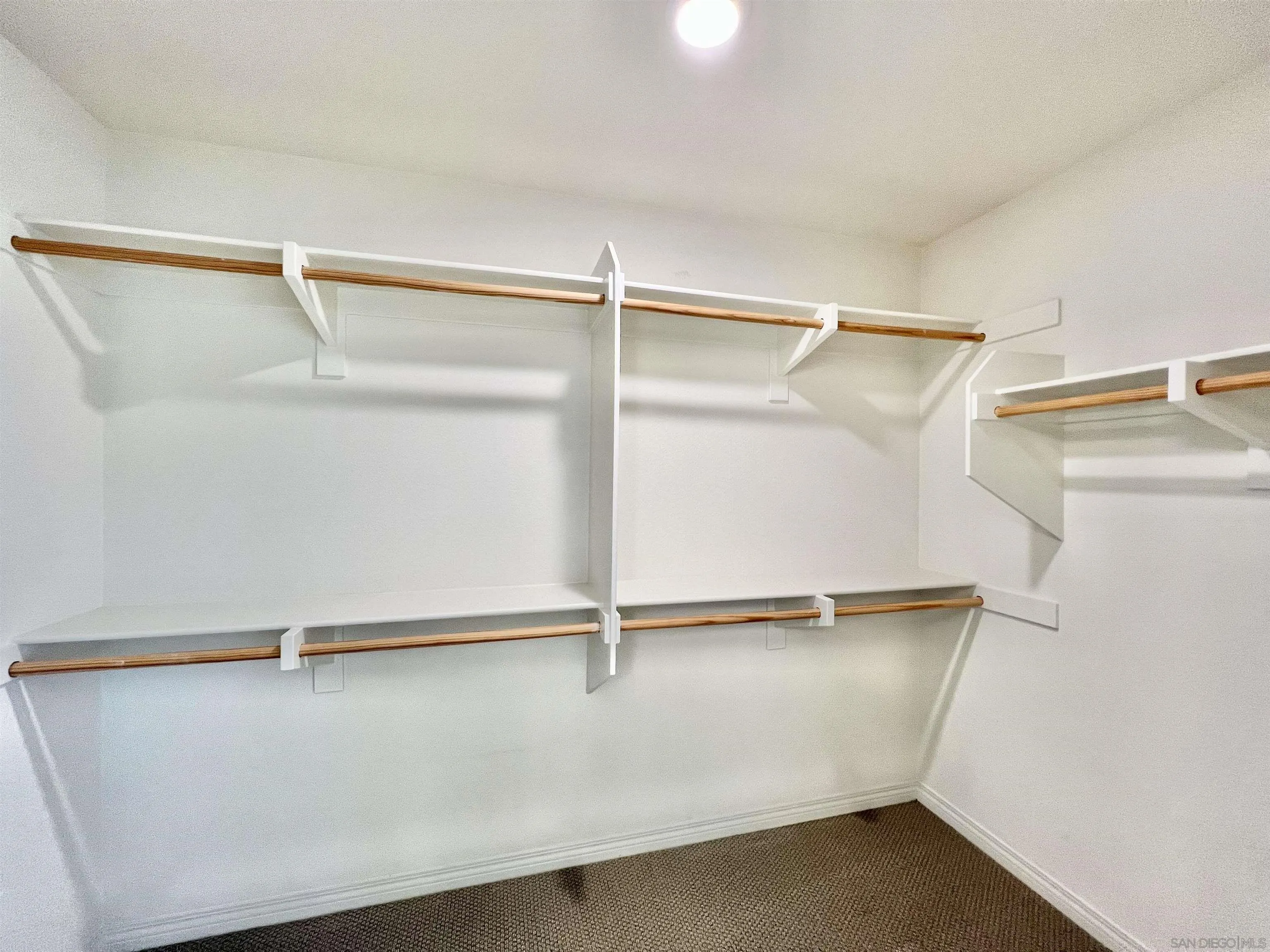 https://cdn.realtyfeed.com/cdn/127/260007440/b35ed7d350bf3a3d26ba02c8942e3d71.webp