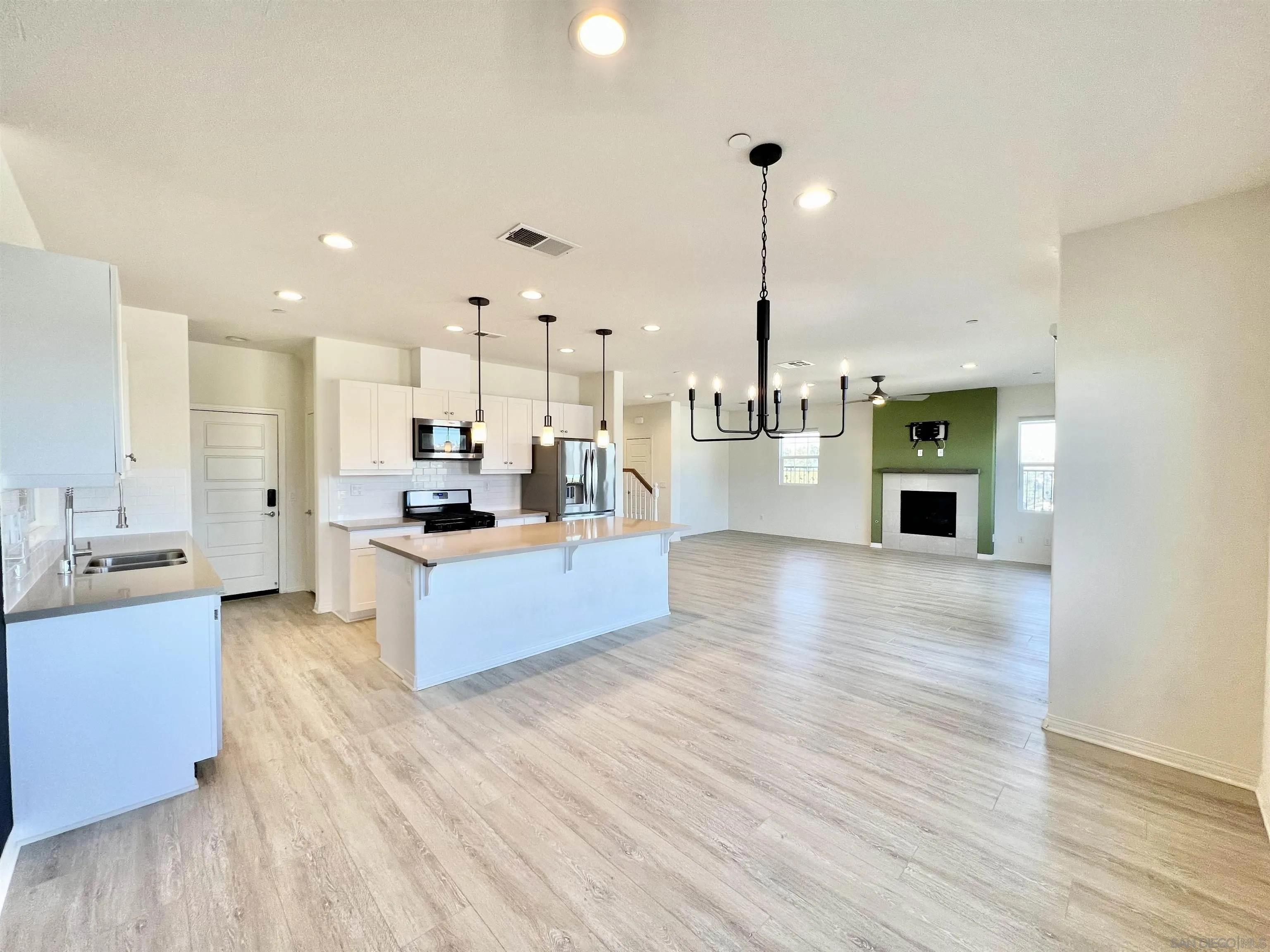 https://cdn.realtyfeed.com/cdn/127/260007440/d1574ddc551d6b858c18d6a2a7ad3dd0.webp