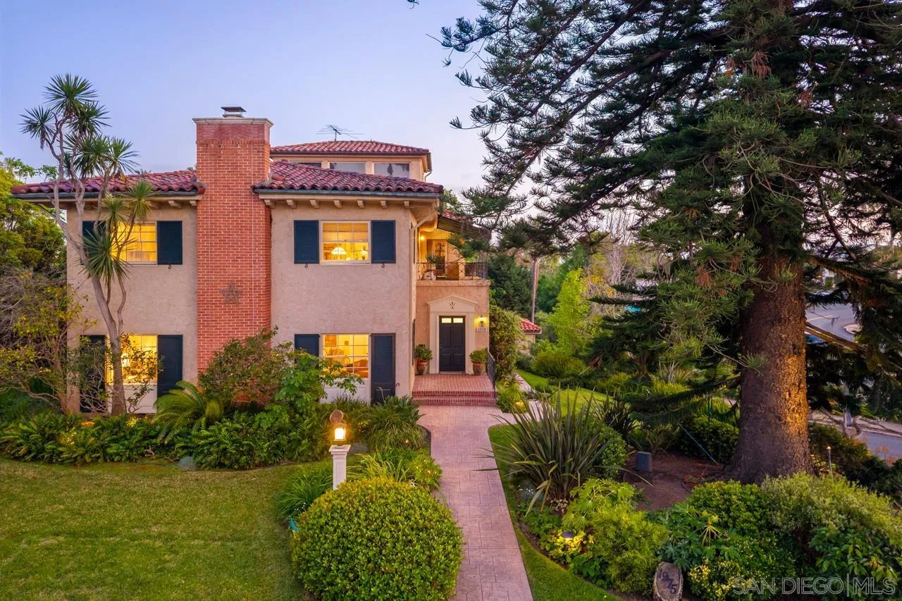 https://cdn.realtyfeed.com/cdn/127/260007448/6d41c53ad2edb3334e88b96803d02639.webp