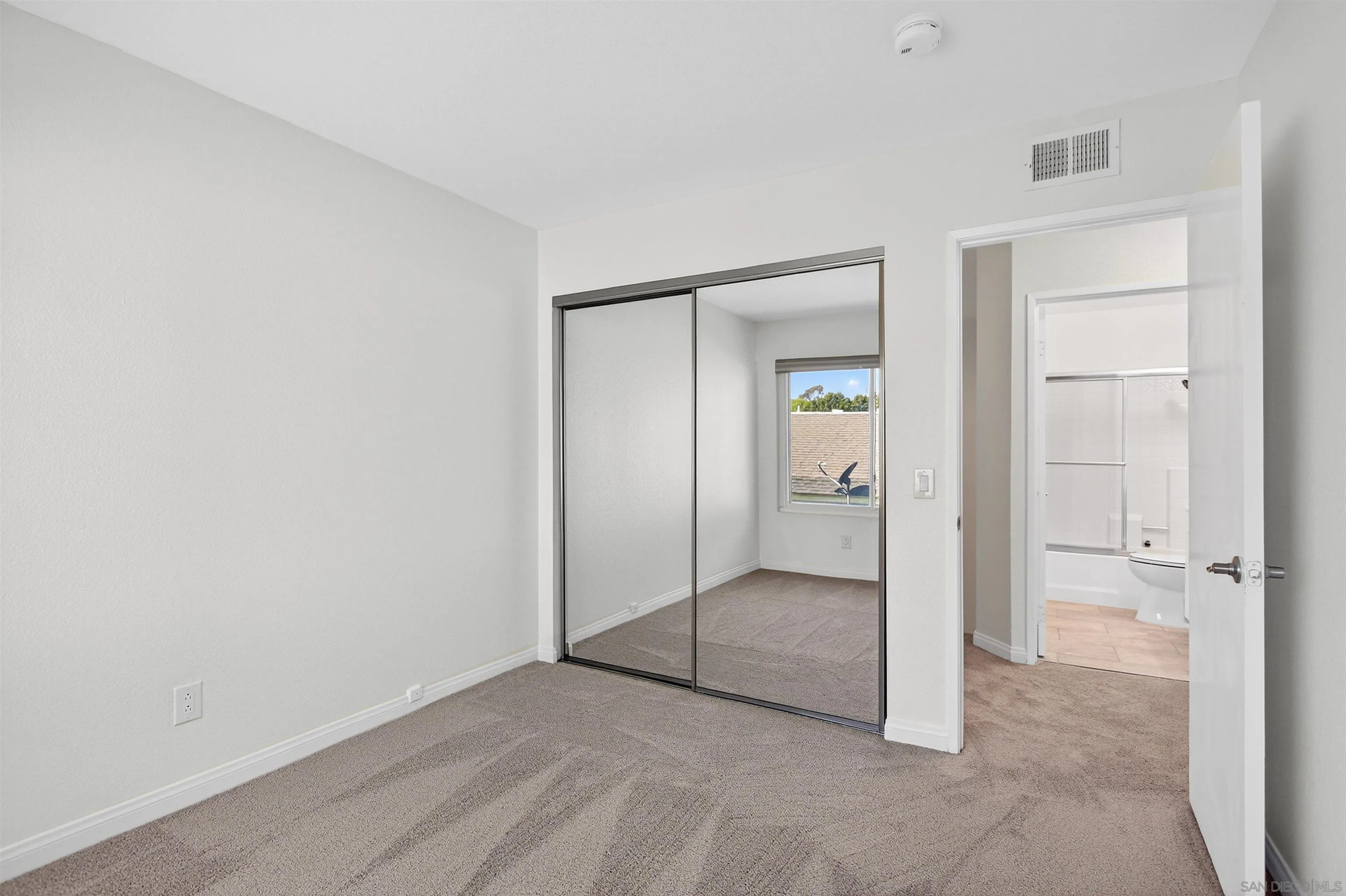 https://cdn.realtyfeed.com/cdn/127/260007449/05836f95c03ab38f7ec83b86c0b57ed1.webp