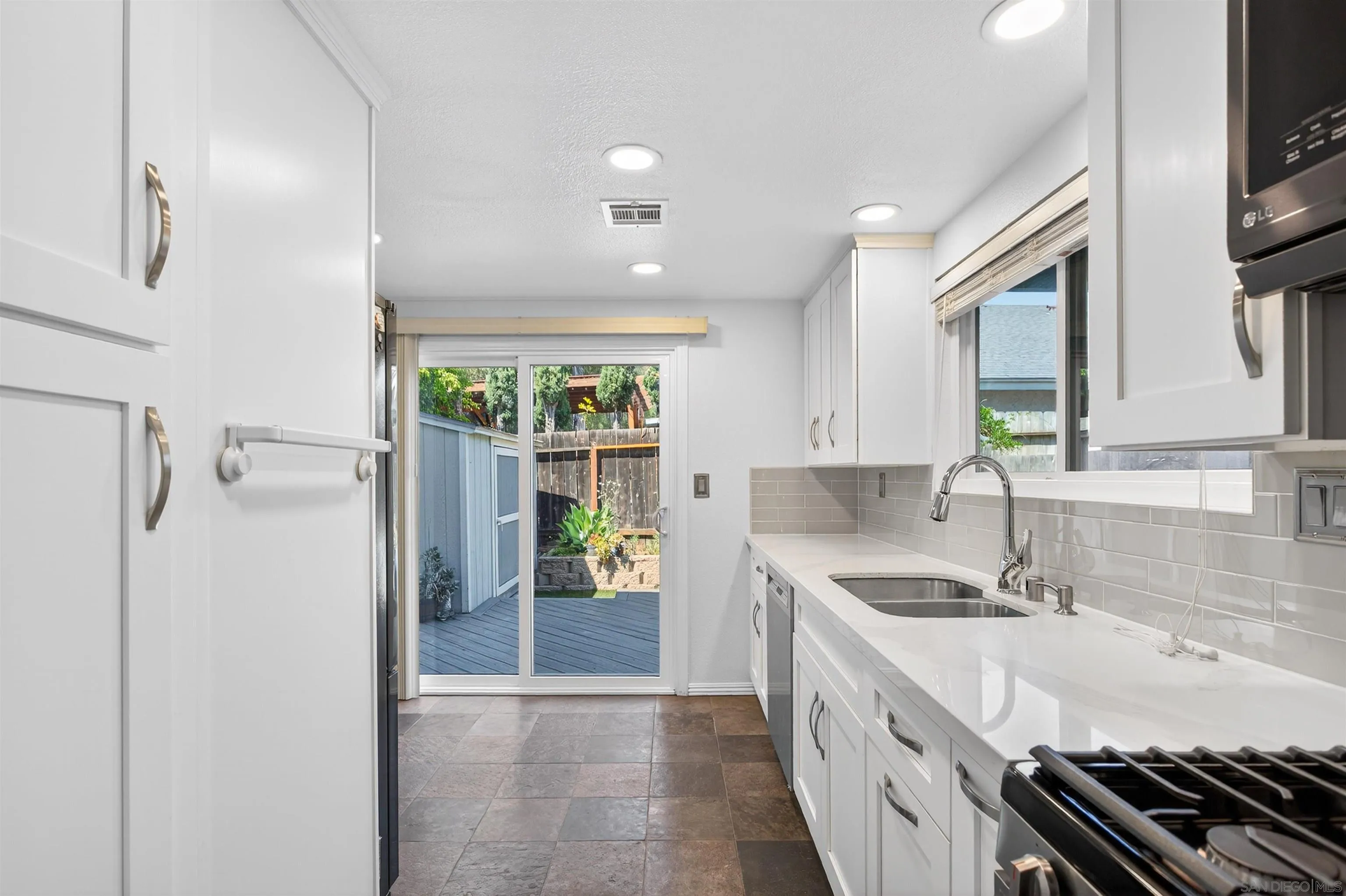 https://cdn.realtyfeed.com/cdn/127/260007449/1361b1af33c22f3eb8357938e3c04e12.webp