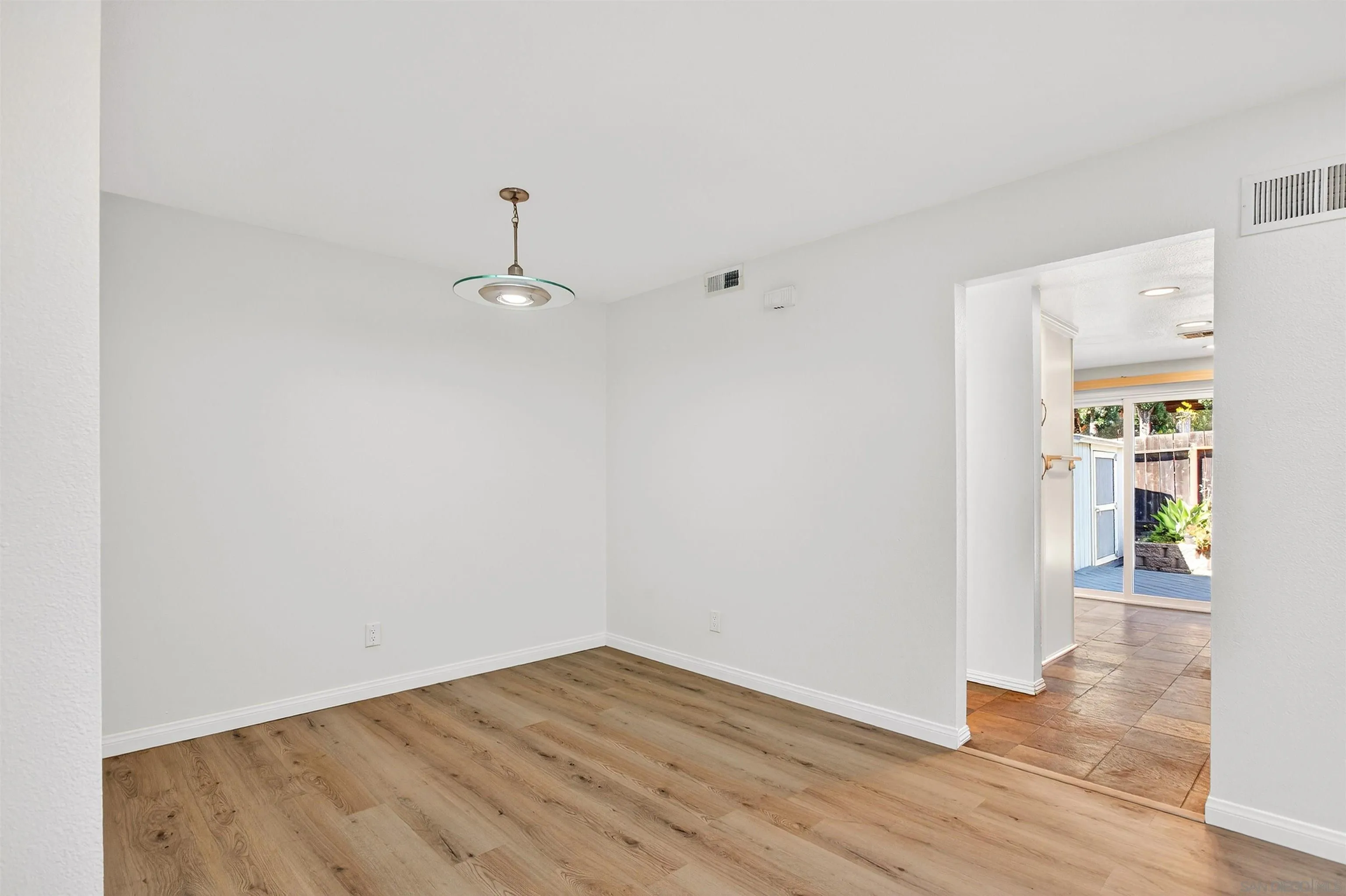 https://cdn.realtyfeed.com/cdn/127/260007449/29562f991d02e532c91cd9e00f9343d7.webp