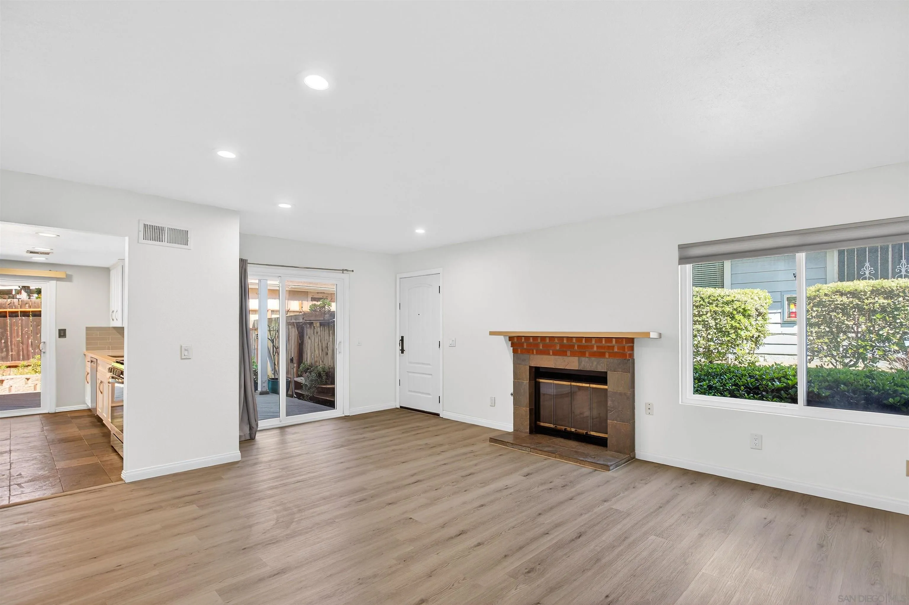 https://cdn.realtyfeed.com/cdn/127/260007449/7a6cfbc1b8bd6c7205bea498456112ec.webp