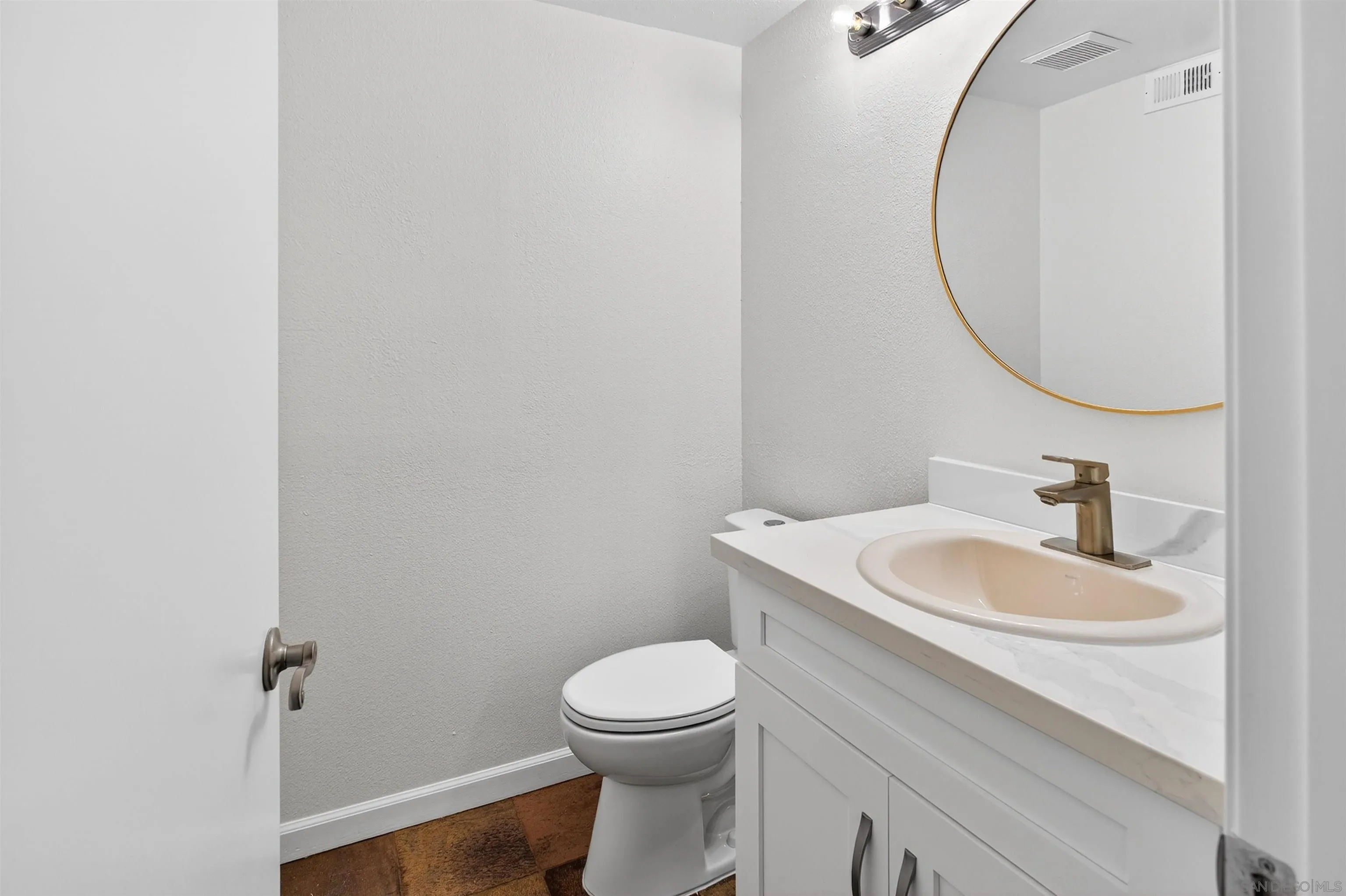 https://cdn.realtyfeed.com/cdn/127/260007449/ca0c15c70d8939b3adec9ae347af61b5.webp