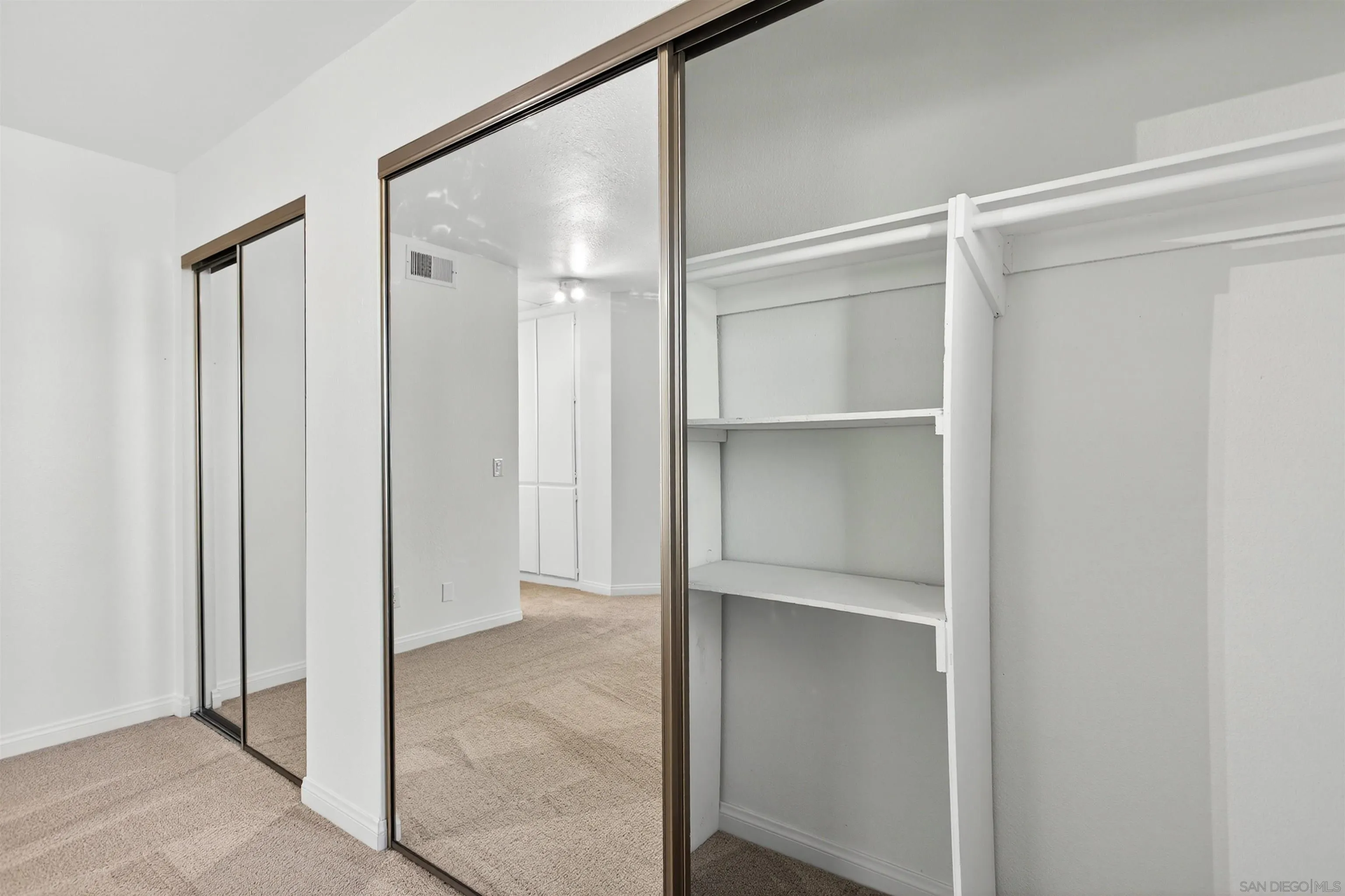 https://cdn.realtyfeed.com/cdn/127/260007449/e28c1f3734e3ed295ead07078e735bd3.webp