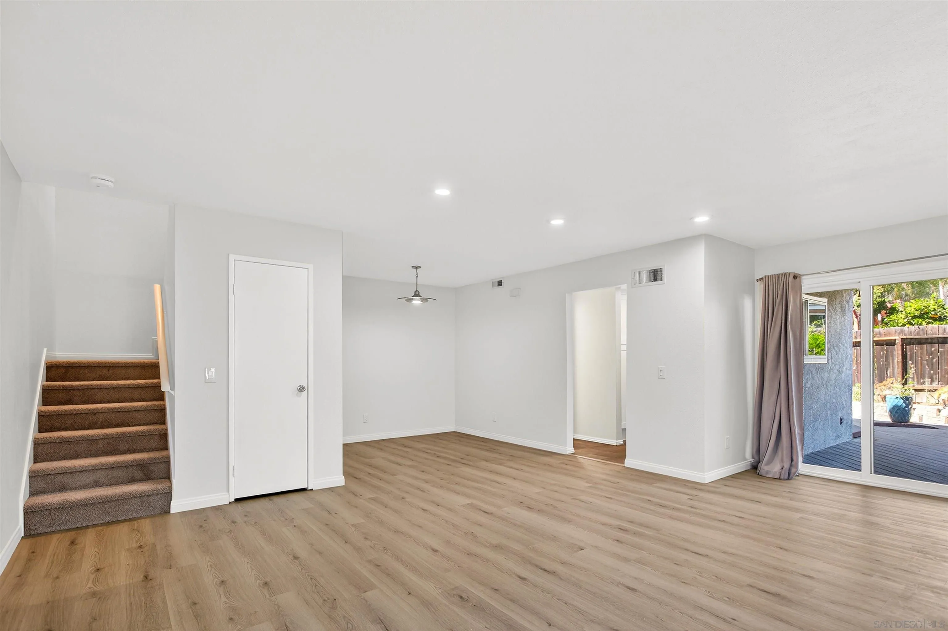https://cdn.realtyfeed.com/cdn/127/260007449/fa37cb6378503152653e263e6c3ace50.webp