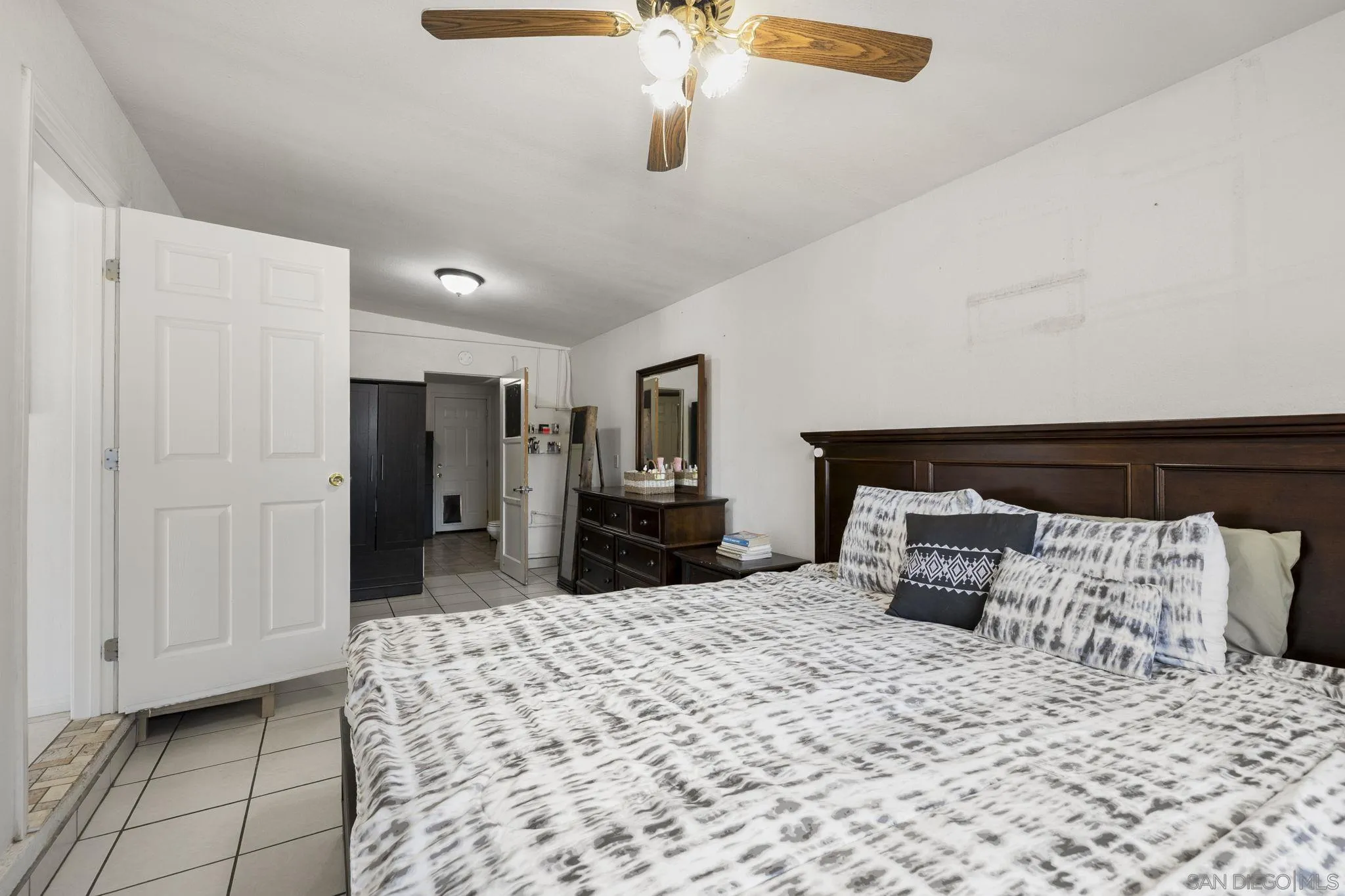 https://cdn.realtyfeed.com/cdn/127/260007454/08f91e53d733aef346fb7c2815d43ad5.webp