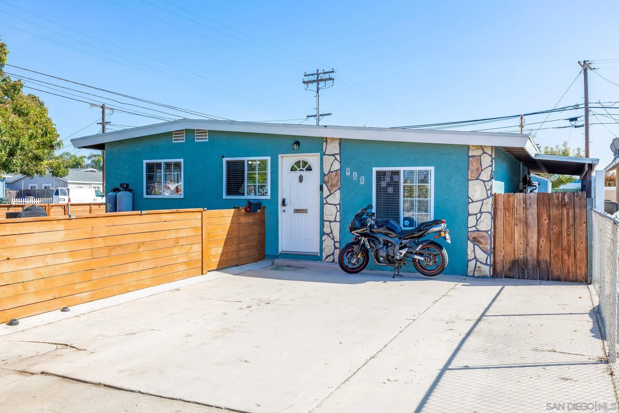 https://cdn.realtyfeed.com/cdn/127/260007454/0d4444f5397c4ef860e299d0f03fed88.webp