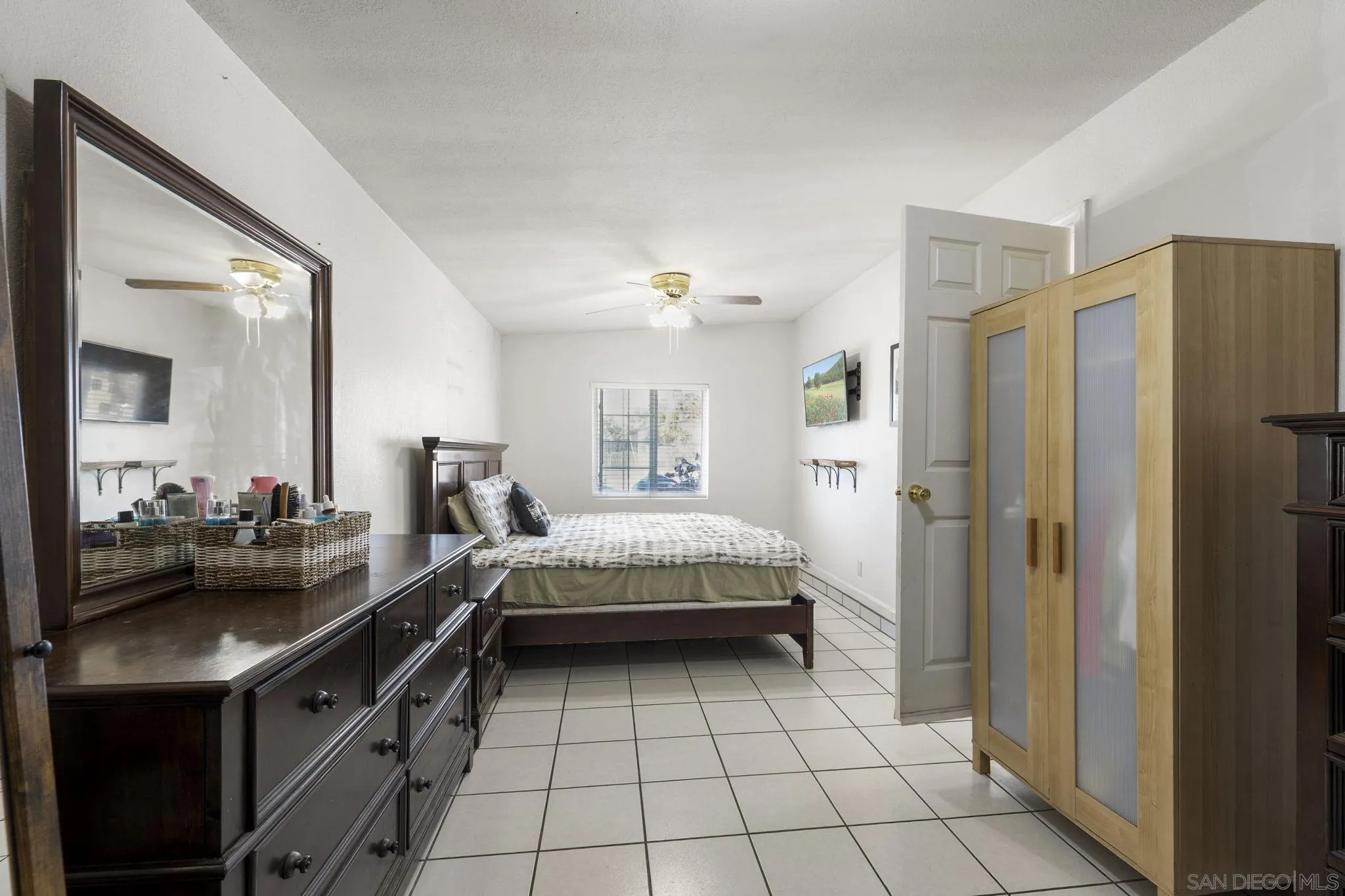 https://cdn.realtyfeed.com/cdn/127/260007454/75e65075d823929ed08cbf5f793d922b.webp