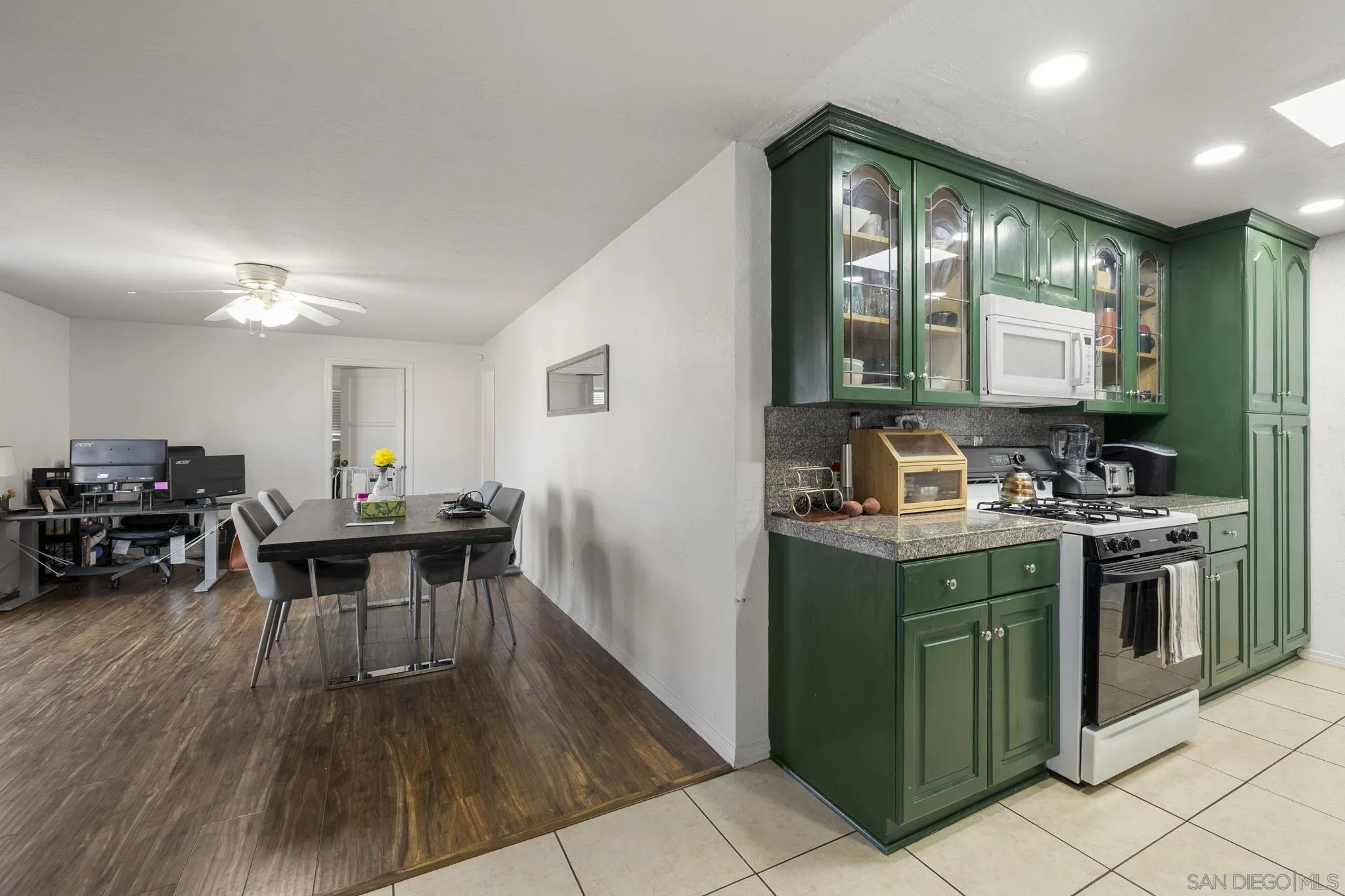 https://cdn.realtyfeed.com/cdn/127/260007454/924b7afef1d1bff76a16ed5590d4d162.webp