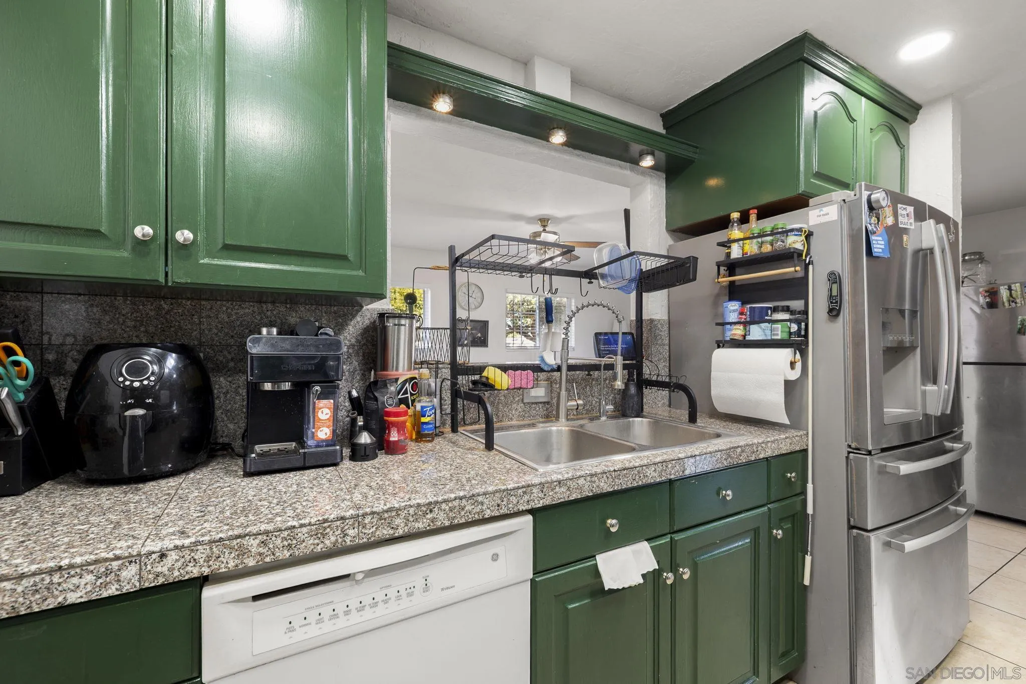 https://cdn.realtyfeed.com/cdn/127/260007454/e8bad692ace6b3042923d6e6e515c751.webp
