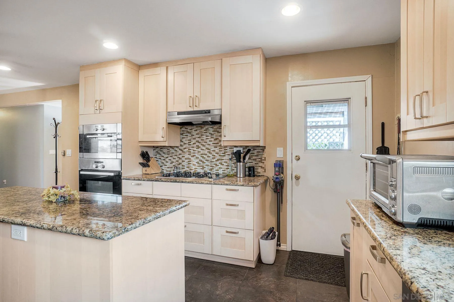 https://cdn.realtyfeed.com/cdn/127/260007458/74eec60376caf731b39b42db495a9162.webp