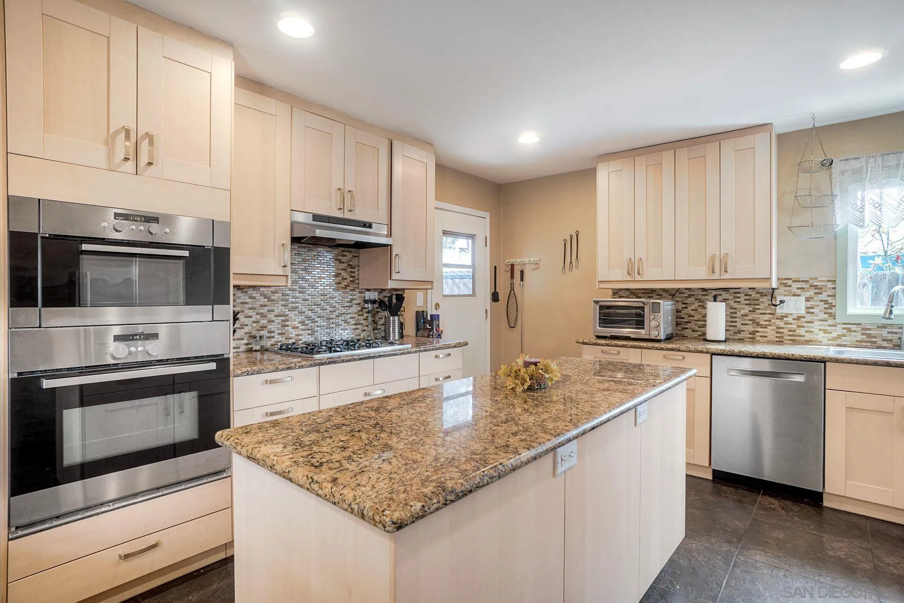 https://cdn.realtyfeed.com/cdn/127/260007458/87131b8bd0d8084847d485509b8aa751.webp