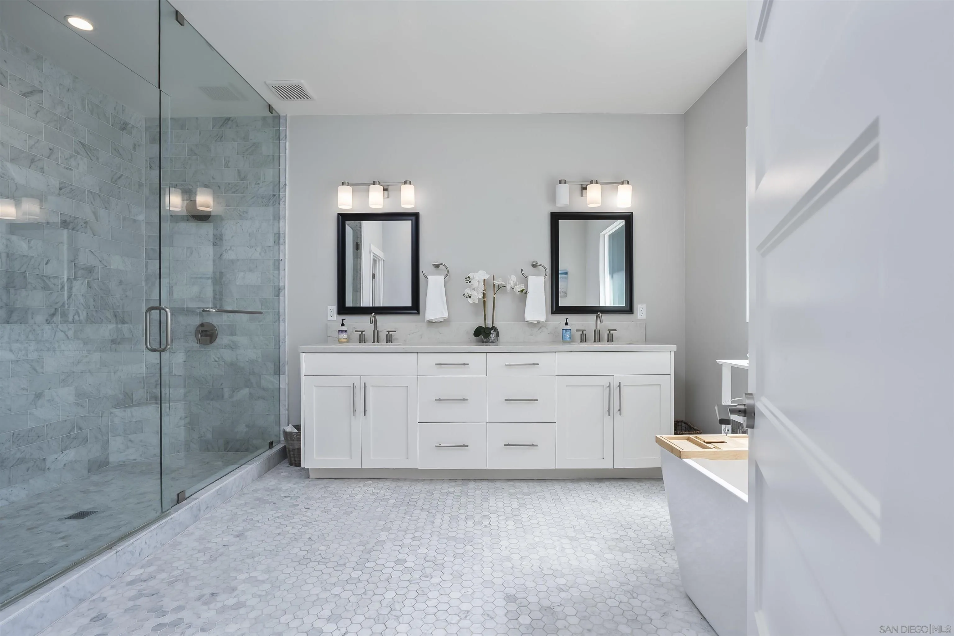 https://cdn.realtyfeed.com/cdn/127/260007460/73495b459450e23ccfe6ef0429876ae6.webp