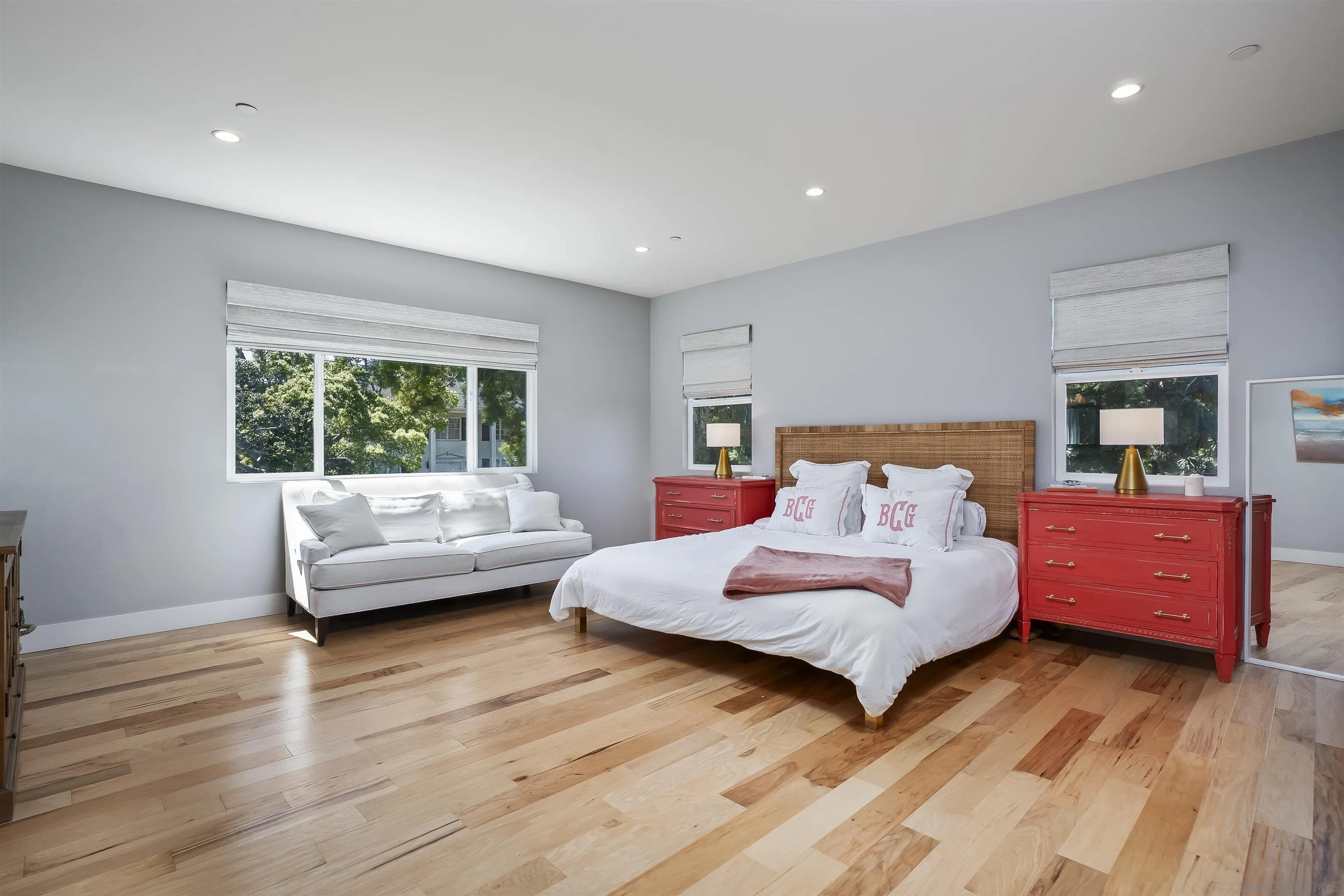 https://cdn.realtyfeed.com/cdn/127/260007460/78271fcf24a5417de0f865a69ff4be43.webp