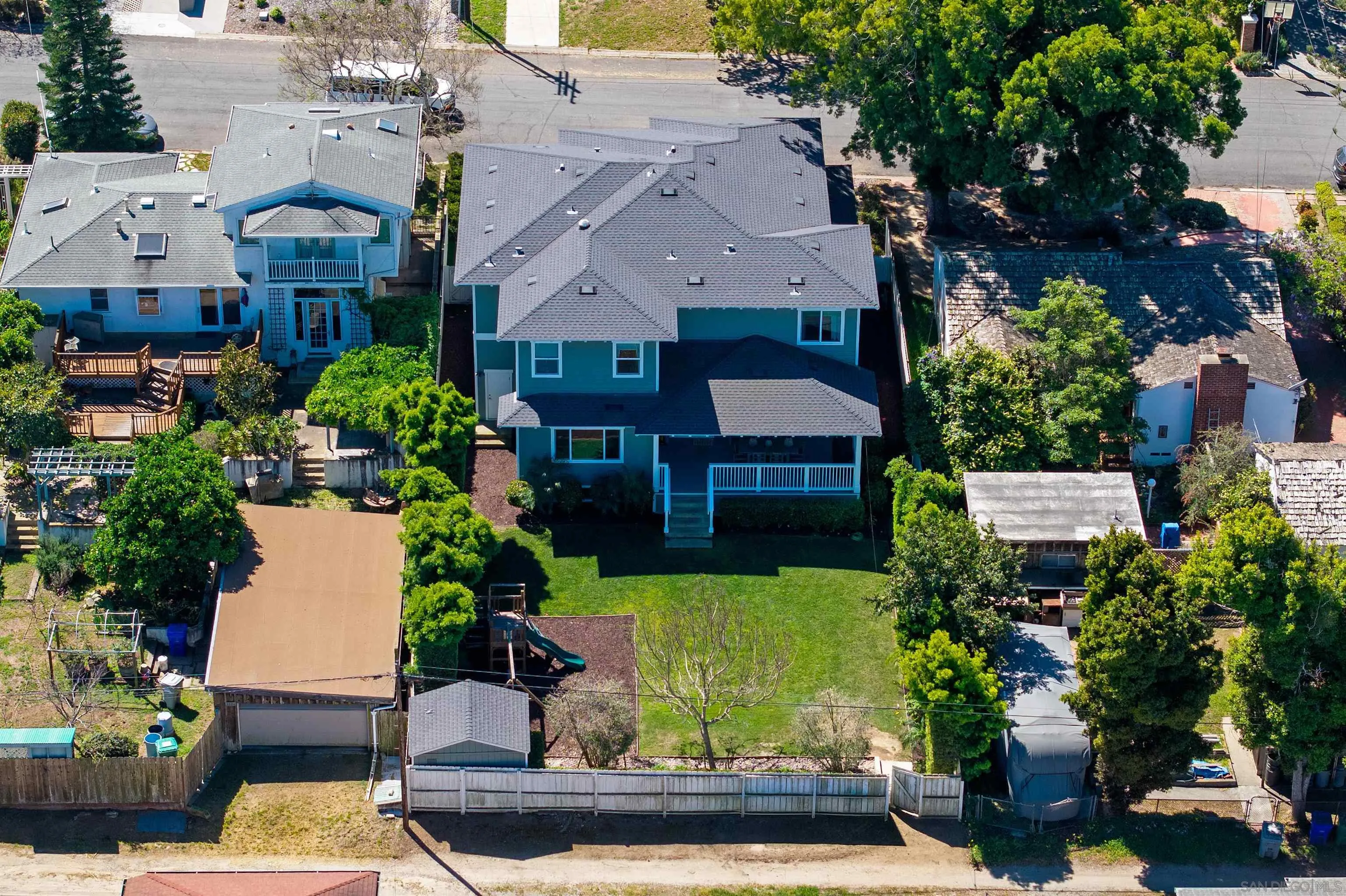 https://cdn.realtyfeed.com/cdn/127/260007460/adee134461c9f7786a75d4fdb3d950c6.webp