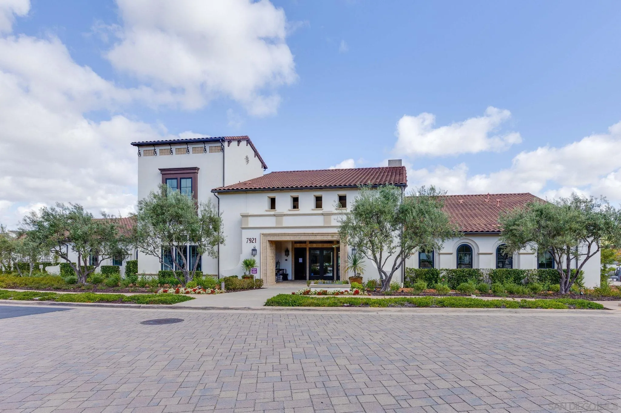 https://cdn.realtyfeed.com/cdn/127/260007466/4a4e156f66448dd5dfa8780919a815de.webp