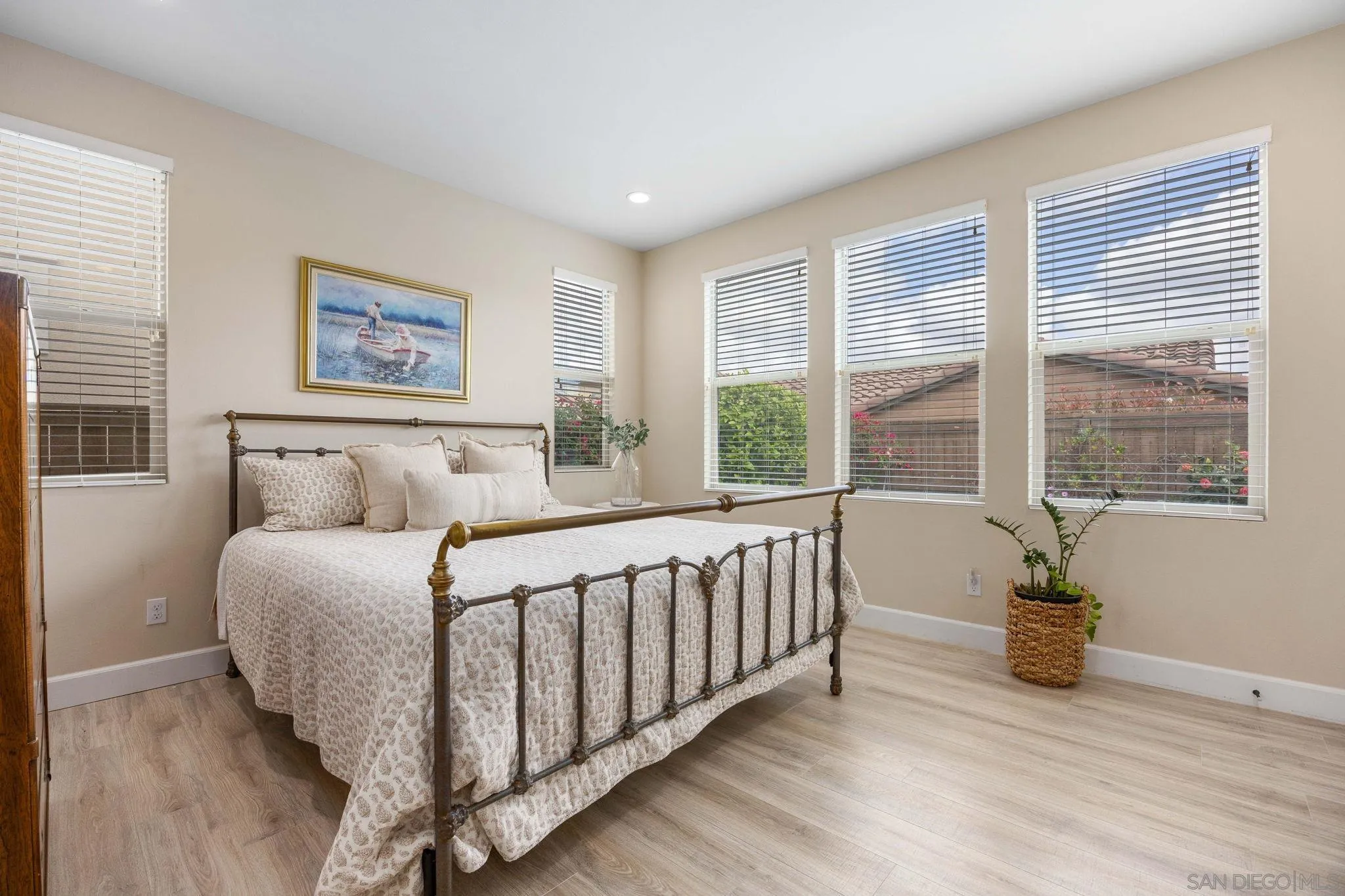 https://cdn.realtyfeed.com/cdn/127/260007466/963dd49594c01f2b09bccddc91bd62d7.webp
